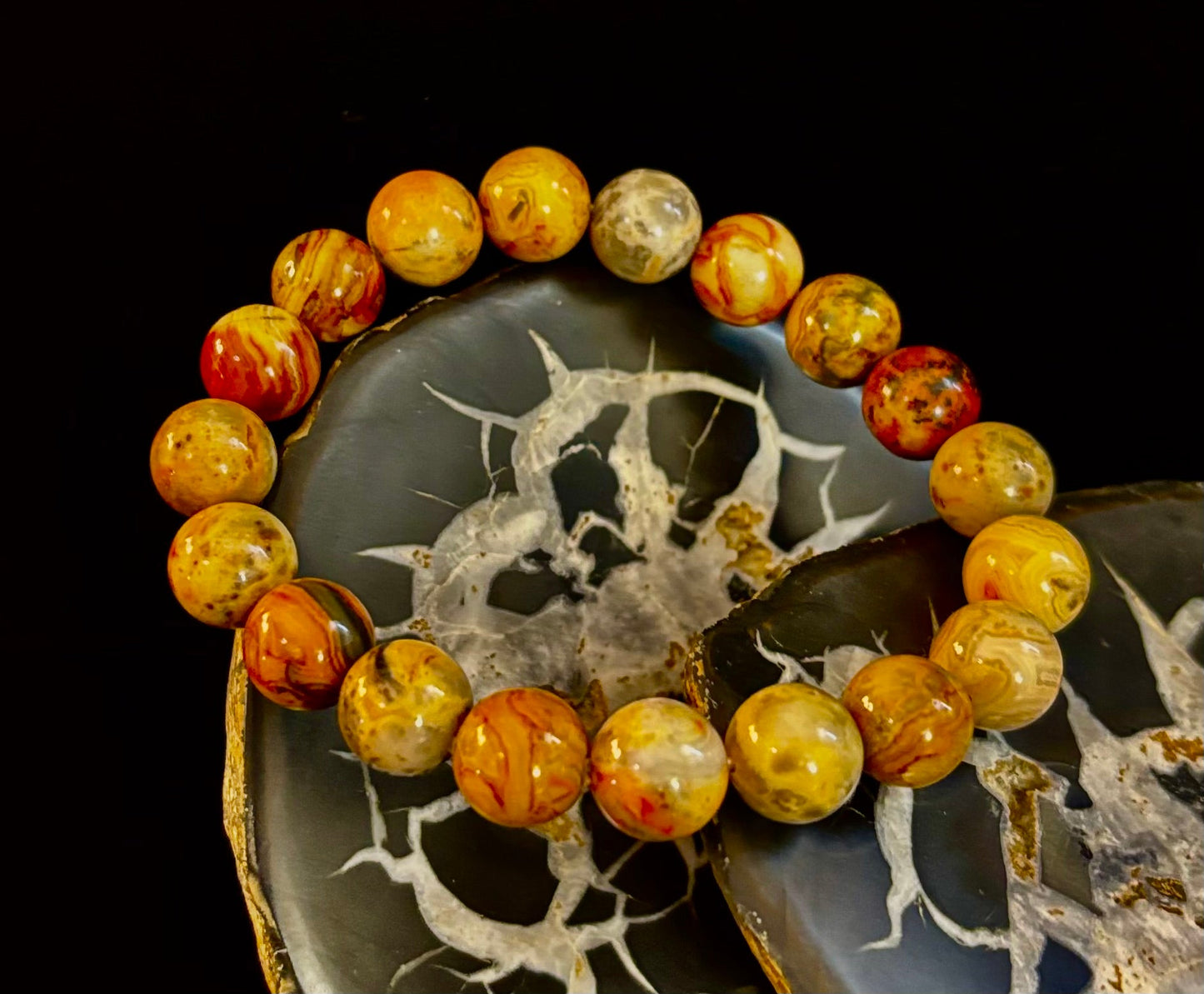 Pulsera de Ágata Encaje Loco, Infundida con Reiki, para Fuerza y Estabilidad – Cuentas de 10mm (Muñeca Mediana)