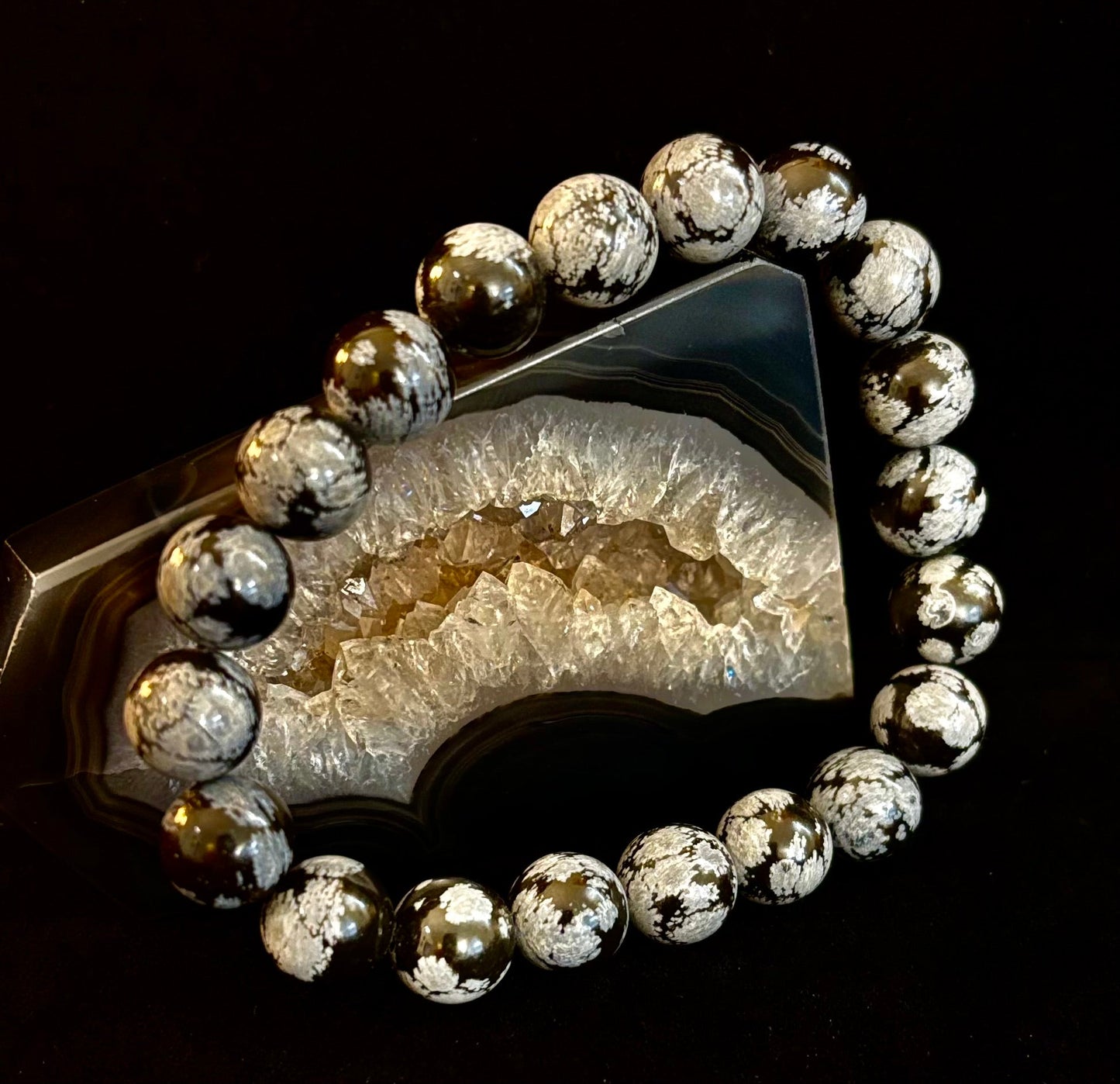 Pulsera de obsidiana copo de nieve con reiki – Protección, enraizamiento y equilibrio emocional de 10 mm (para muñecas medianas y grandes)