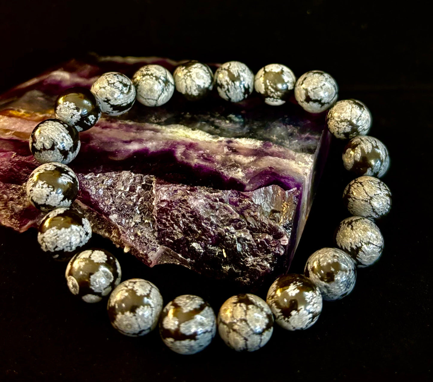 Pulsera de obsidiana copo de nieve con reiki – Protección, enraizamiento y equilibrio emocional de 10 mm (para muñecas medianas y grandes)