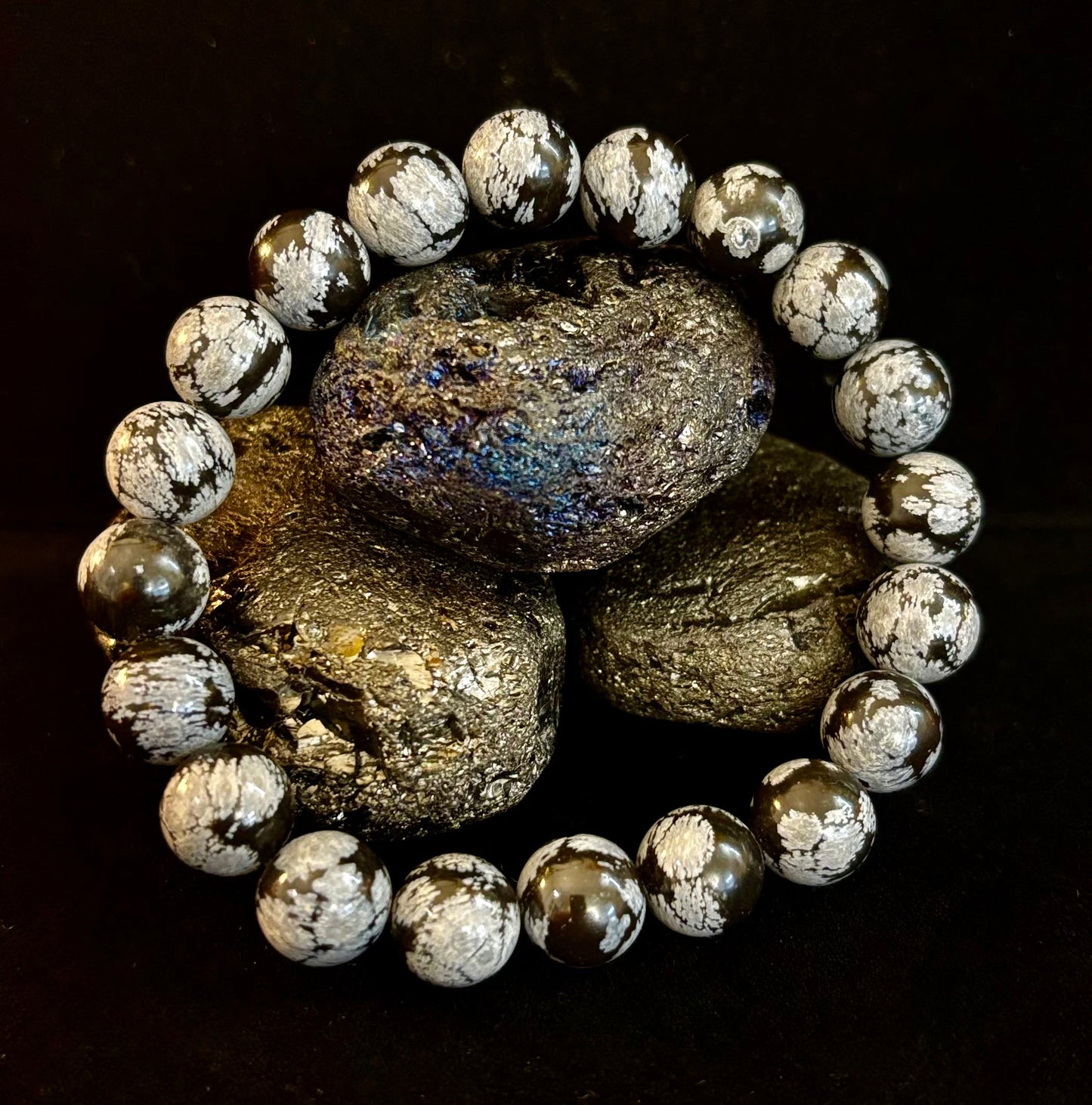 Pulsera de obsidiana copo de nieve con reiki – Protección, enraizamiento y equilibrio emocional de 10 mm (para muñecas medianas y grandes)