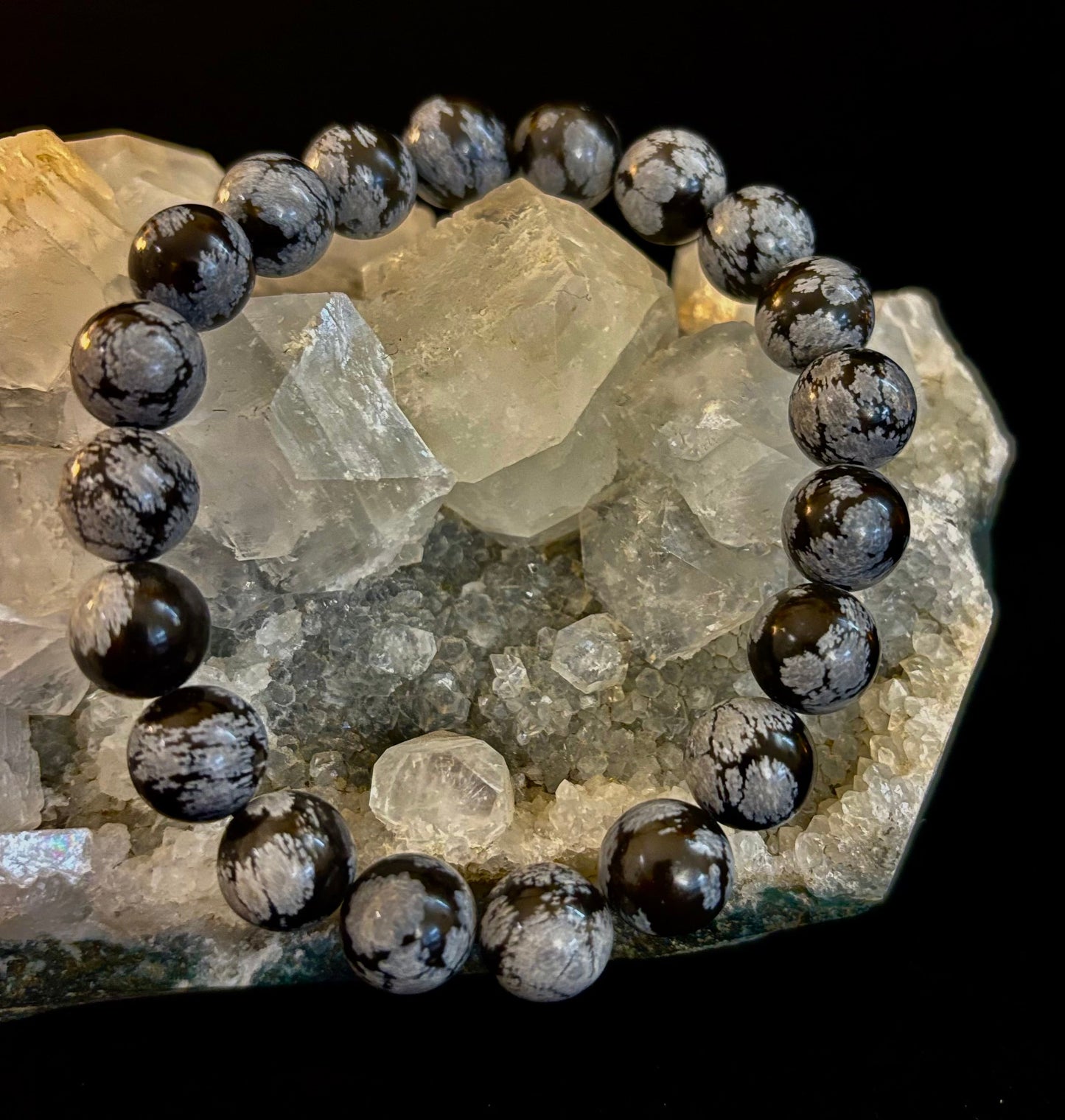 Pulsera de obsidiana copo de nieve con reiki – Protección, enraizamiento y equilibrio emocional de 10 mm (para muñecas medianas y grandes)