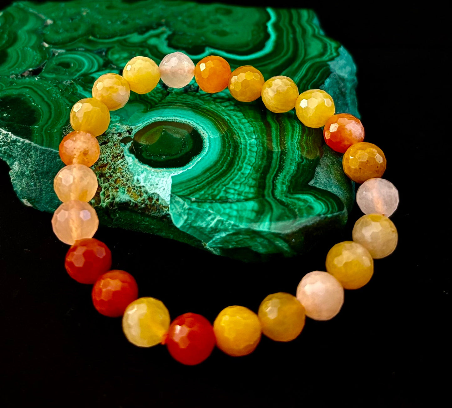 Pulsera de Aventurina Naranja Brillante con Corte Poliédrico – 8mm (Muñeca Mediana) | Piedra de la Confianza y la Creatividad Infundida con Reiki