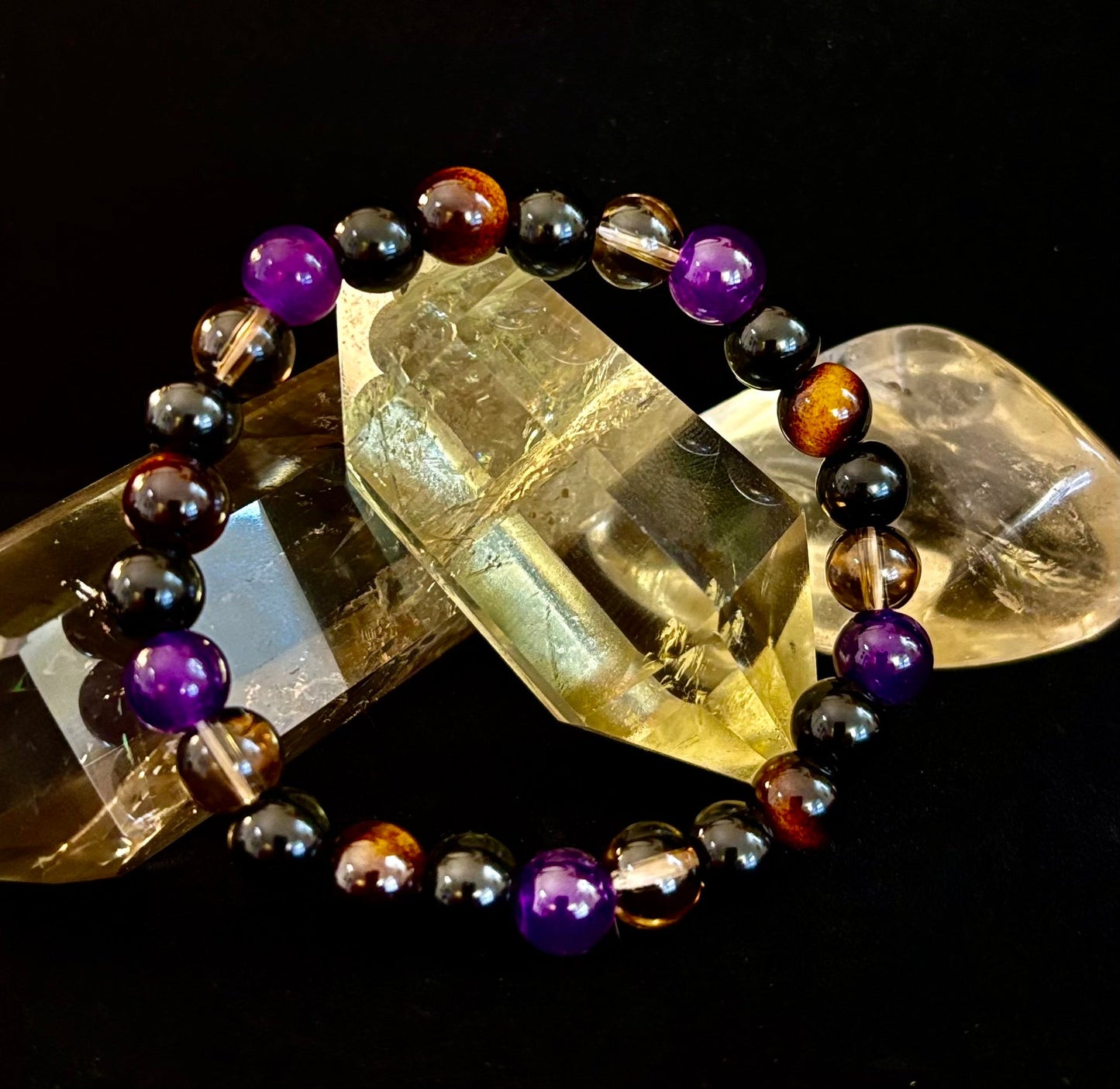 Pulsera Enfoque Tranquilo – Amatista, Ojo de Tigre y Cuarzo Ahumado