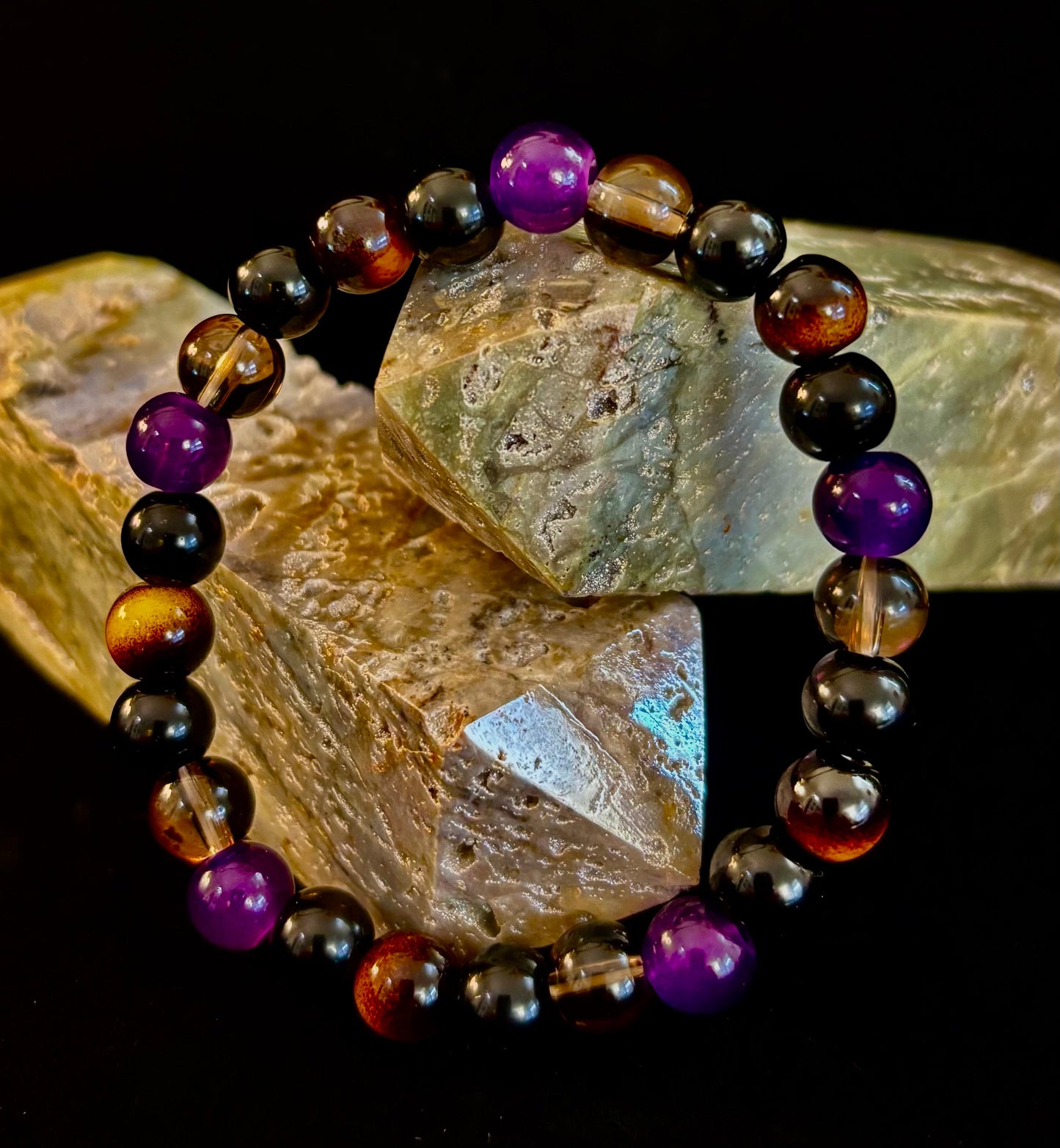 Pulsera Enfoque Tranquilo – Amatista, Ojo de Tigre y Cuarzo Ahumado