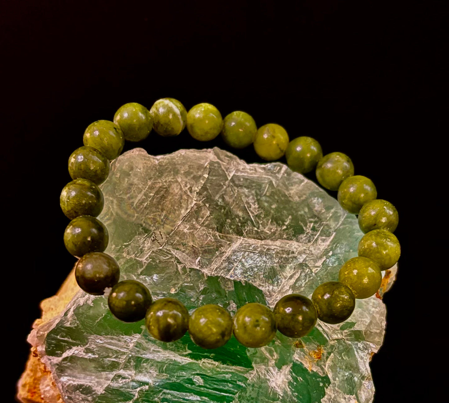 Pulsera de jade nefrita infundida con Reiki – Abundancia, protección y armonía