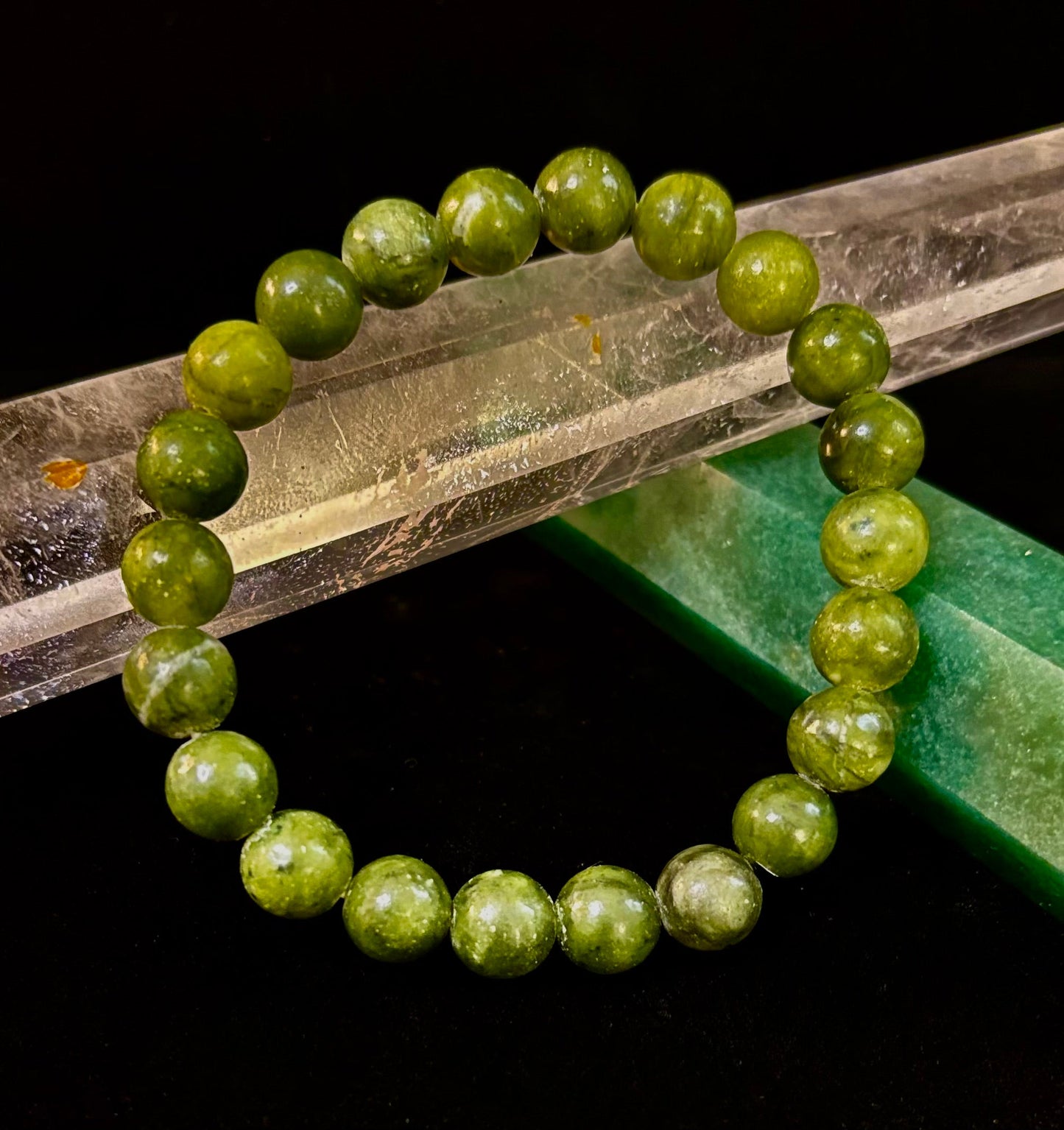 Pulsera de jade nefrita infundida con Reiki – Abundancia, protección y armonía