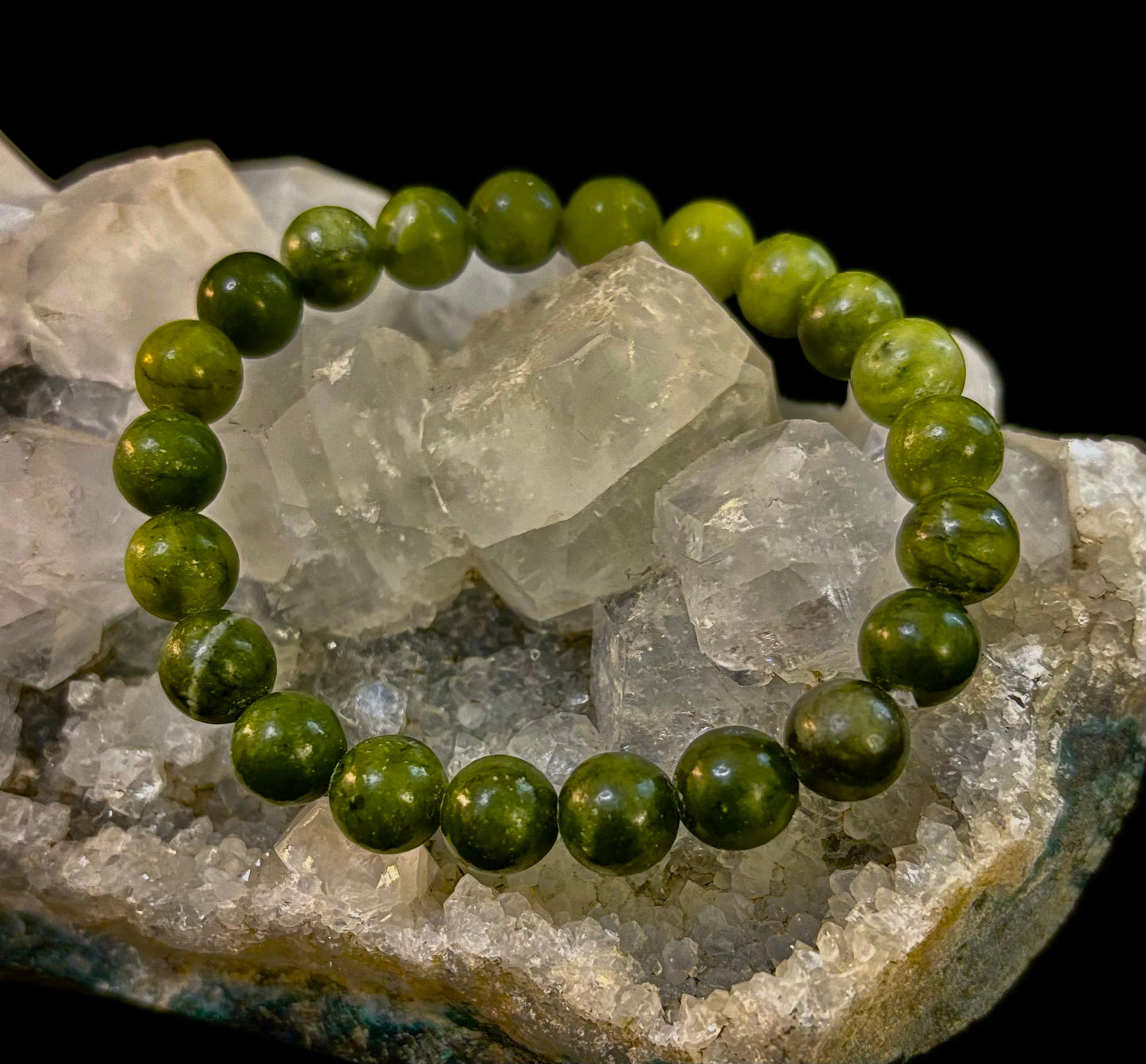 Pulsera de jade nefrita infundida con Reiki – Abundancia, protección y armonía