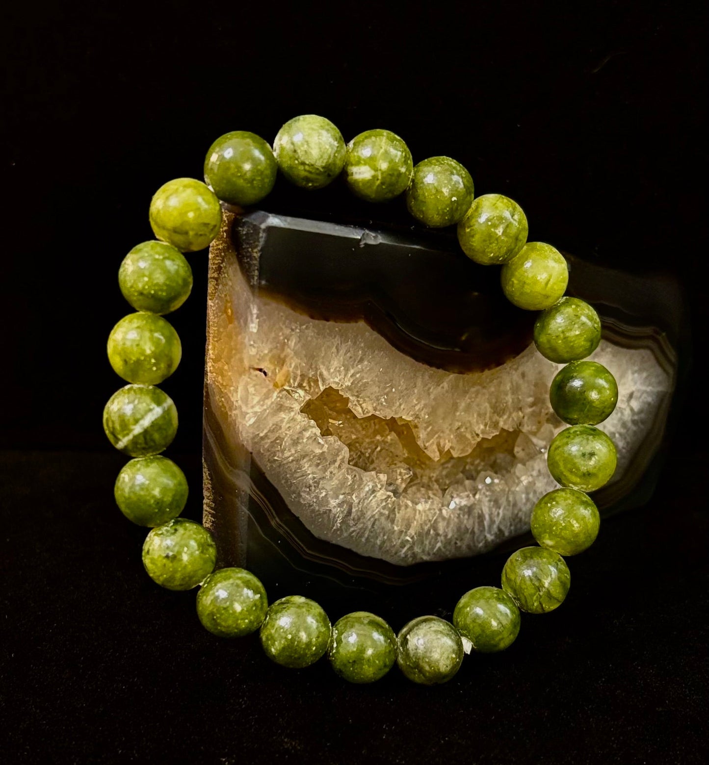 Pulsera de jade nefrita infundida con Reiki – Abundancia, protección y armonía