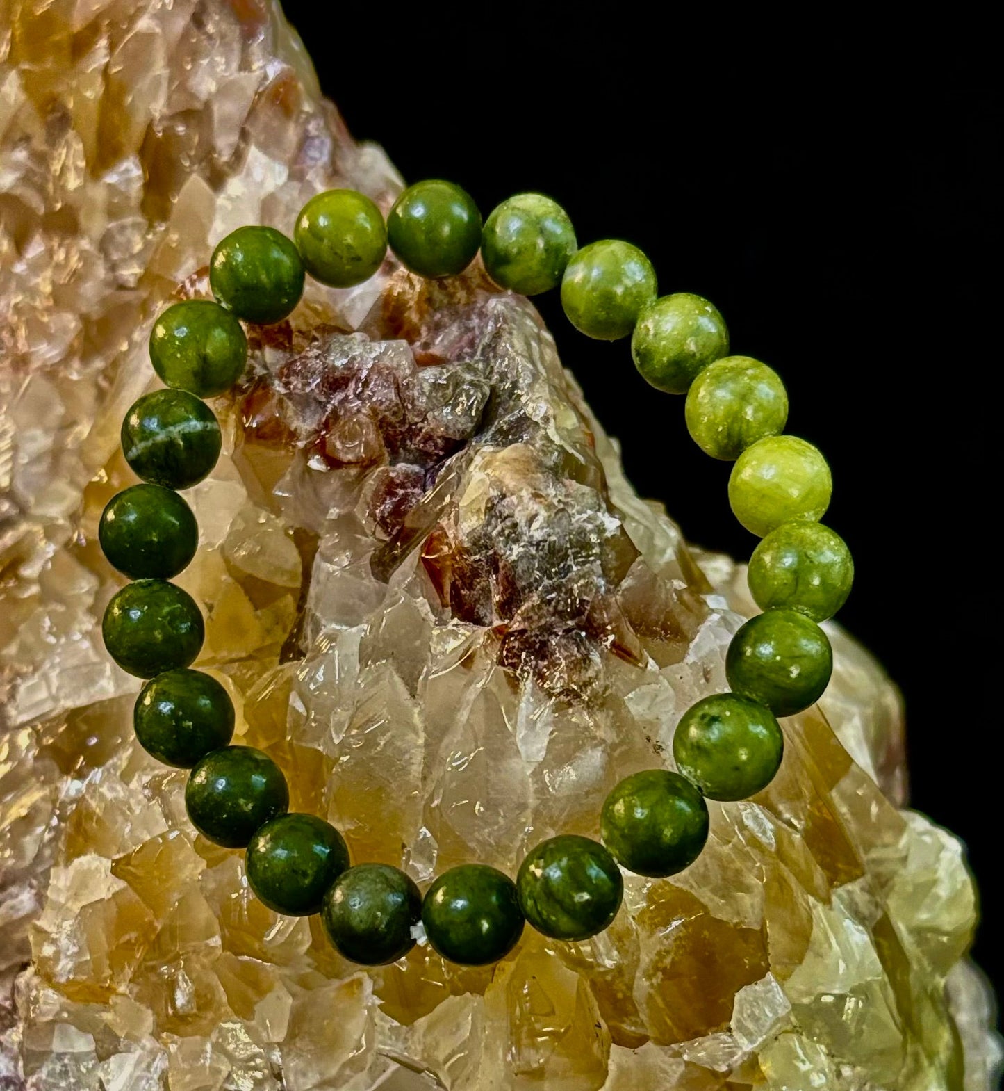 Pulsera de jade nefrita infundida con Reiki – Abundancia, protección y armonía