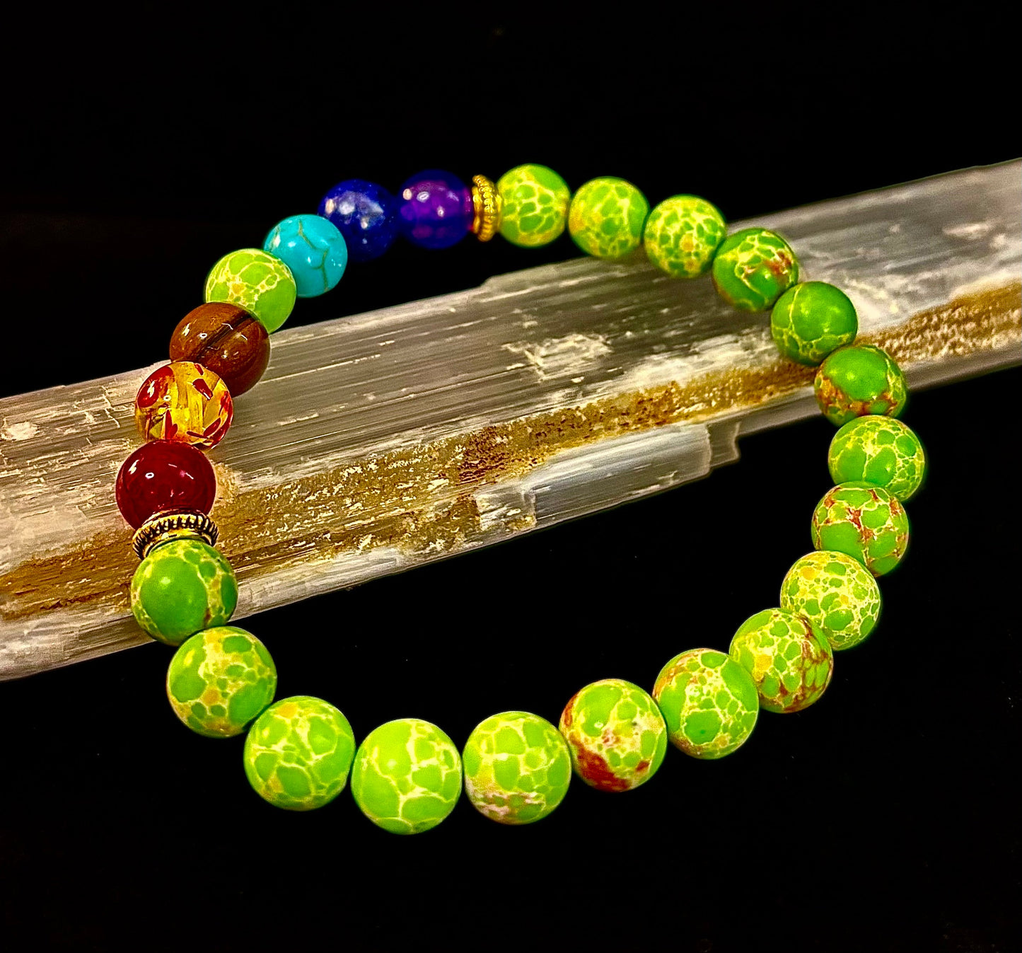 Pulsera Curativa de 7 Chakras con Jaspe Sedimentario Verde – Equilibrio, Alineación y Enraizamiento