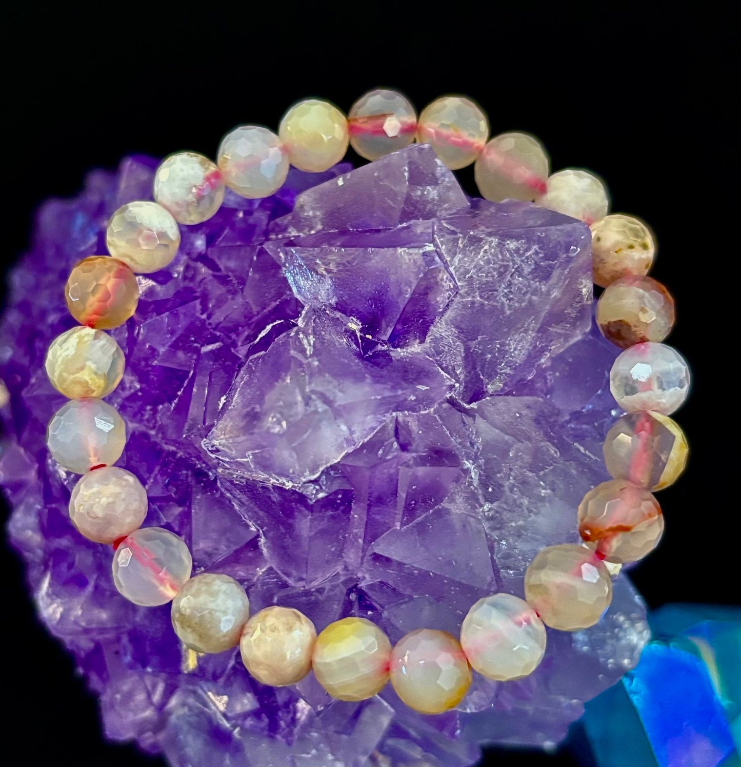 🌸 Pulsera de ágata de flor de cerezo tallada en poliedro – 8 mm (Muñeca mediana)