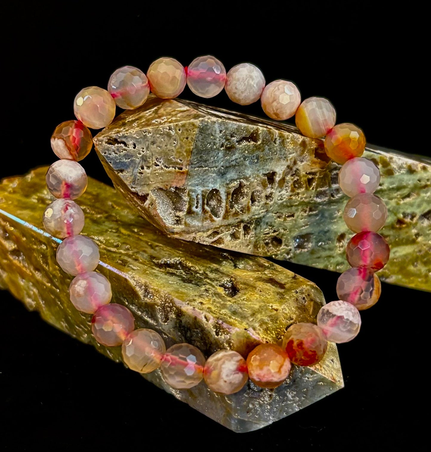 🌸 Pulsera de ágata de flor de cerezo tallada en poliedro – 8 mm (Muñeca mediana)