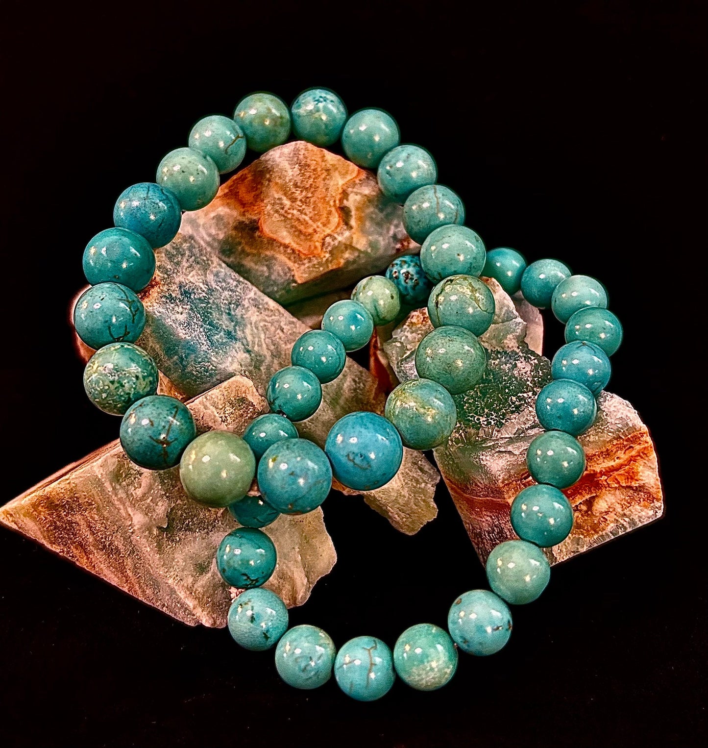 Pulsera de Cuentas de Howlita Turquesa Natural – Piedras de 8mm y 10mm para Calma y Protección (Muñecas Medianas)