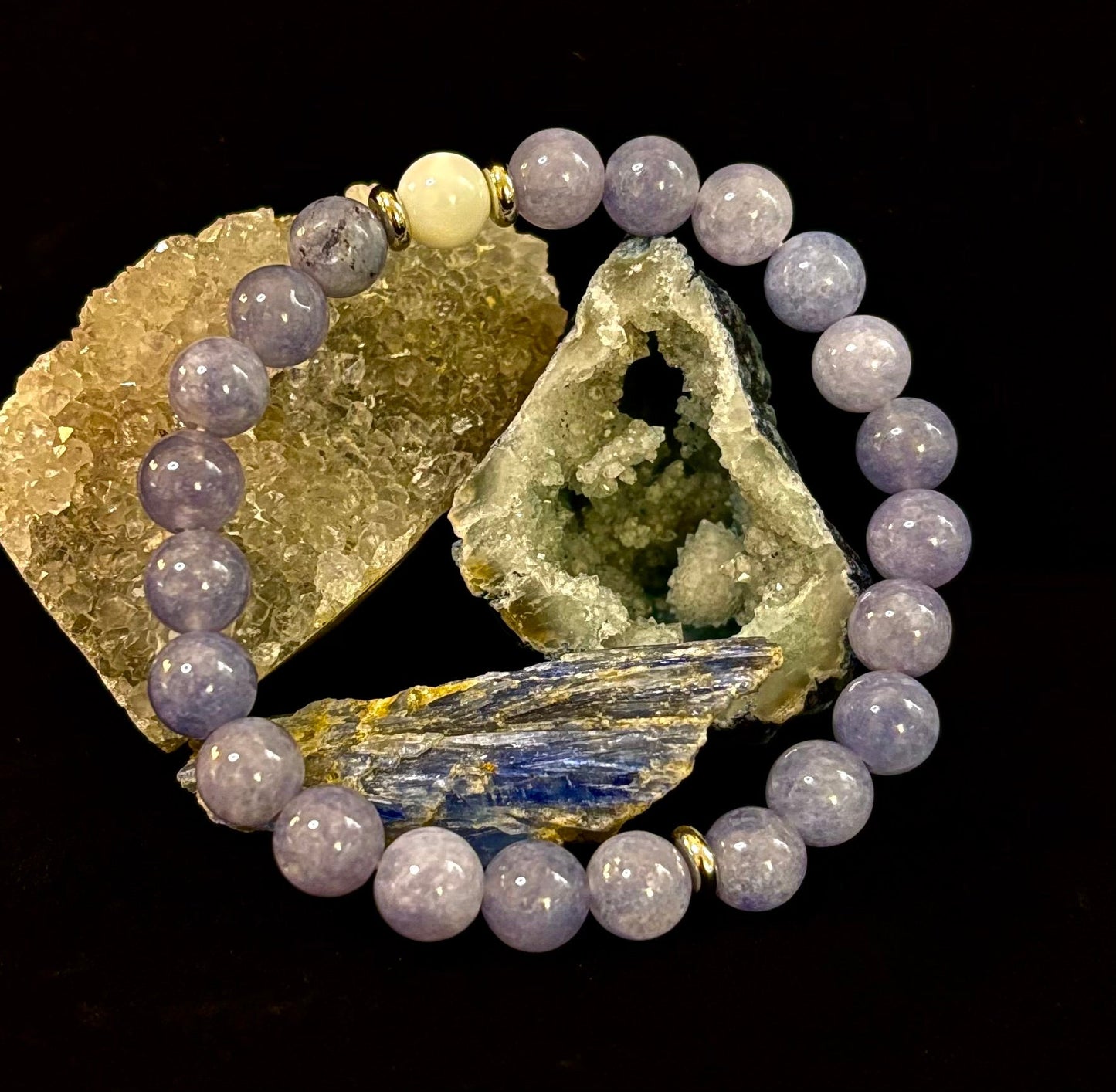 Pulsera Armonía Angelical – Angelita y Porcelana Blanca (Infusión Reiki | Muñecas Medianas)