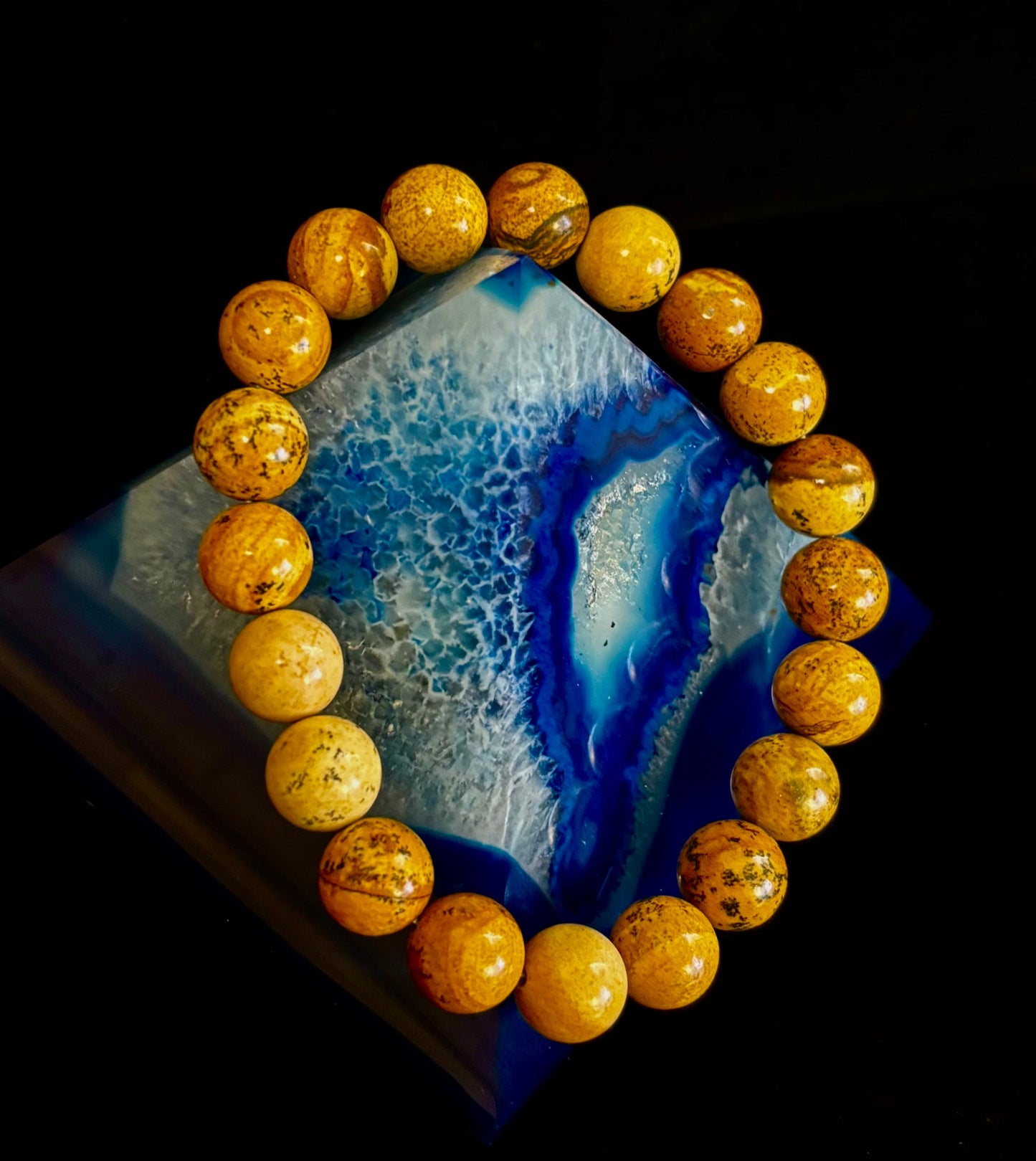 Pulsera de jaspe con imagen Viaje Terrestre – Infusión Reiki de 10mm (Muñecas Medianas-Grandes)