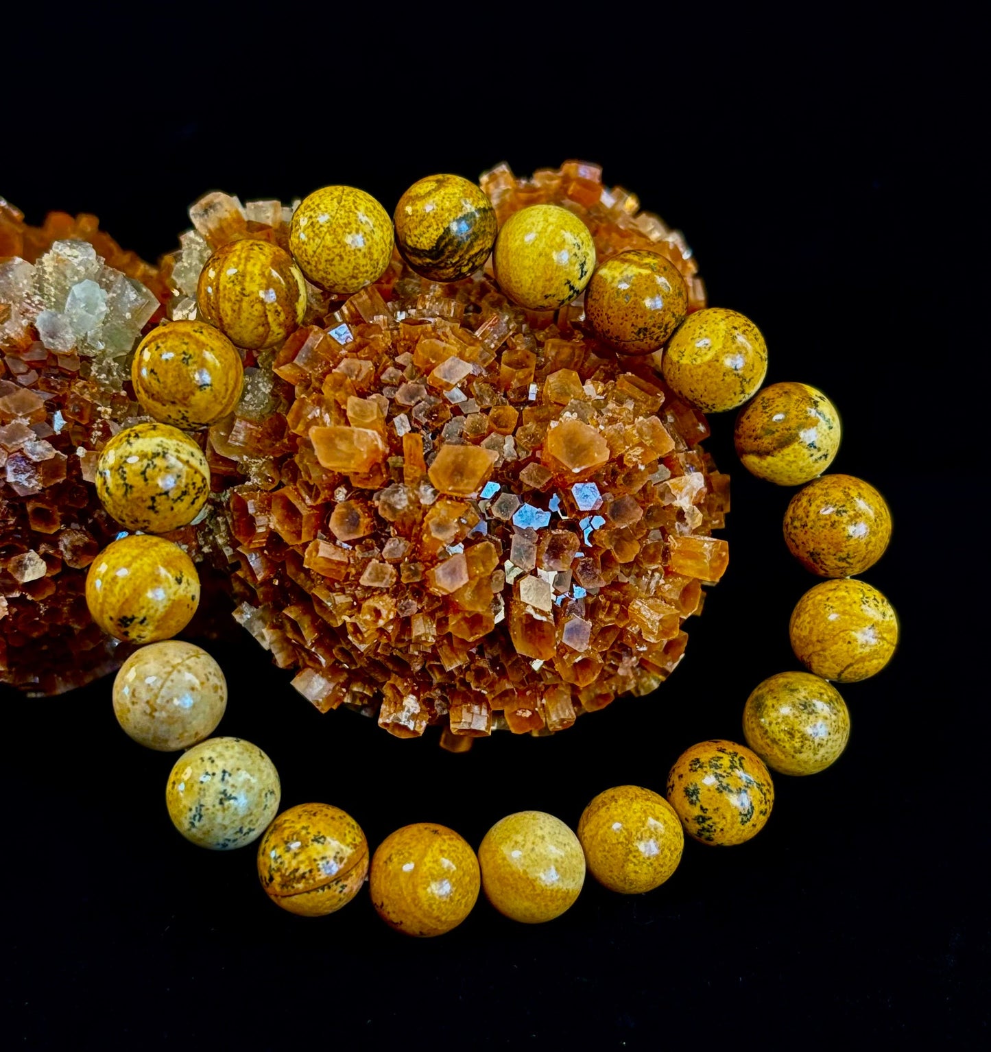 Pulsera de jaspe con imagen Viaje Terrestre – Infusión Reiki de 10mm (Muñecas Medianas-Grandes)
