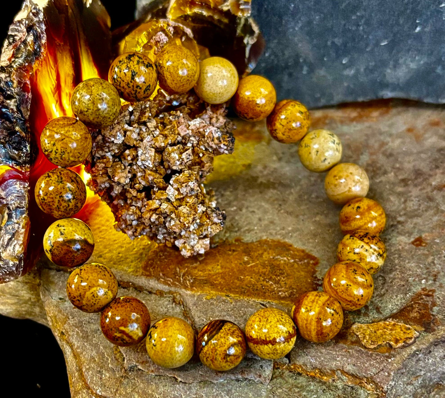 Pulsera de jaspe con imagen Viaje Terrestre – Infusión Reiki de 10mm (Muñecas Medianas-Grandes)