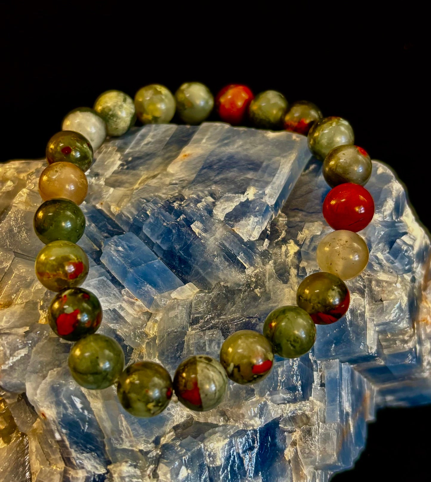 Pulsera de piedra de sangre africana - Pulsera de cuentas de coraje, fuerza y enraizamiento (8mm o 10mm)
