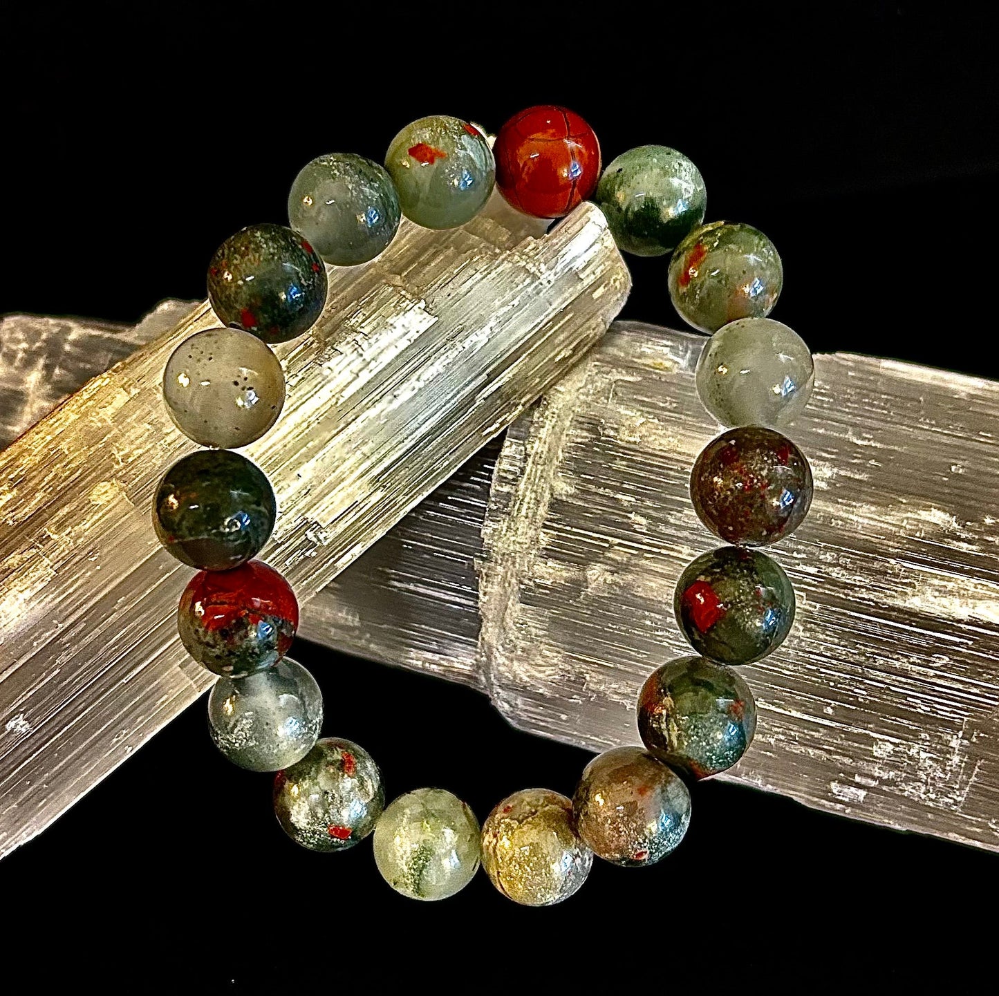 Pulsera de piedra de sangre africana - Pulsera de cuentas de coraje, fuerza y enraizamiento (8mm o 10mm)
