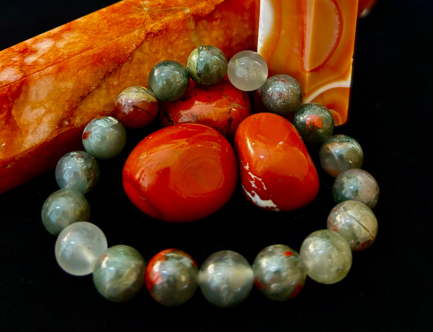 Pulsera de piedra de sangre africana - Pulsera de cuentas de coraje, fuerza y enraizamiento (8mm o 10mm)