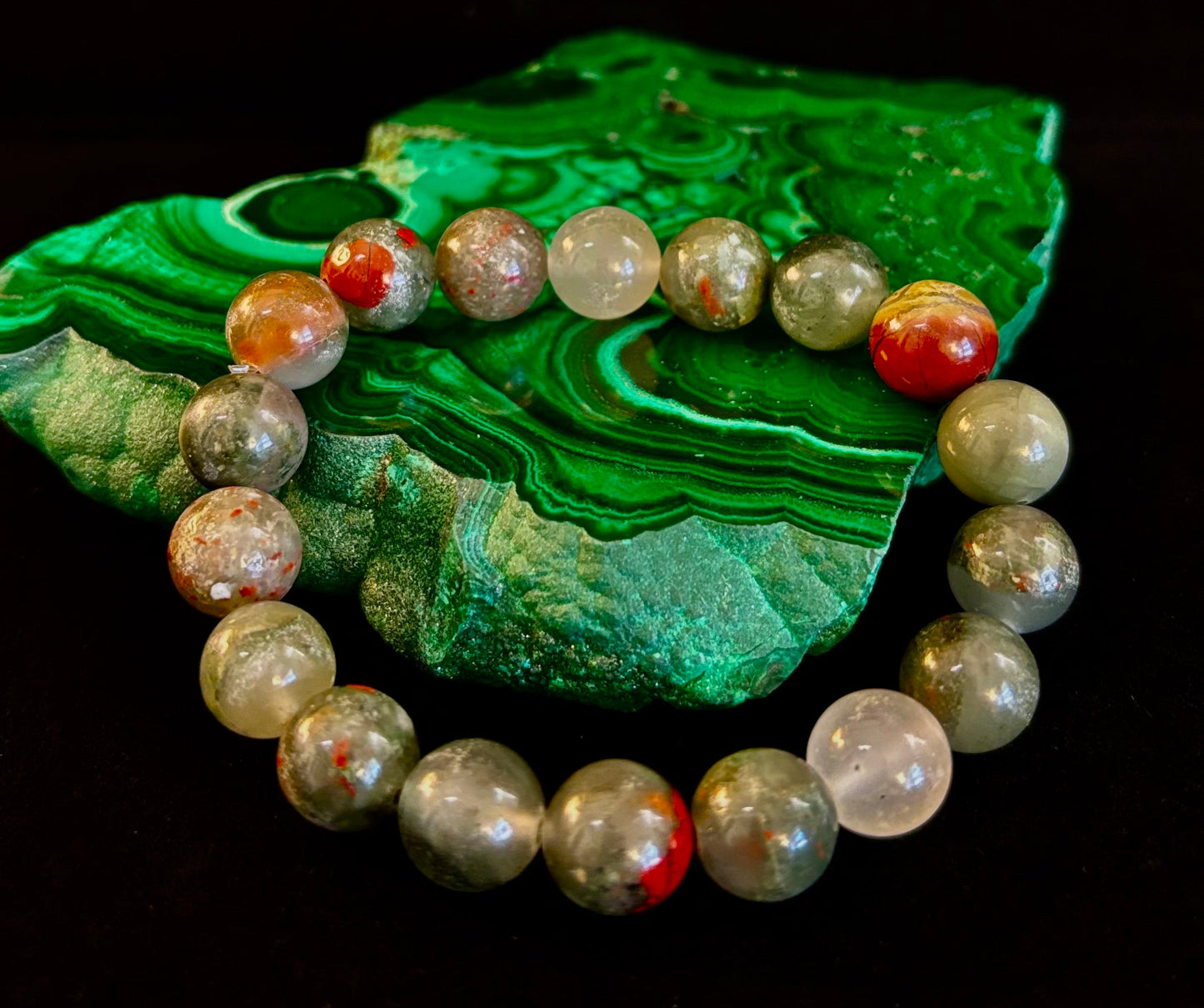 Pulsera de piedra de sangre africana - Pulsera de cuentas de coraje, fuerza y enraizamiento (8mm o 10mm)