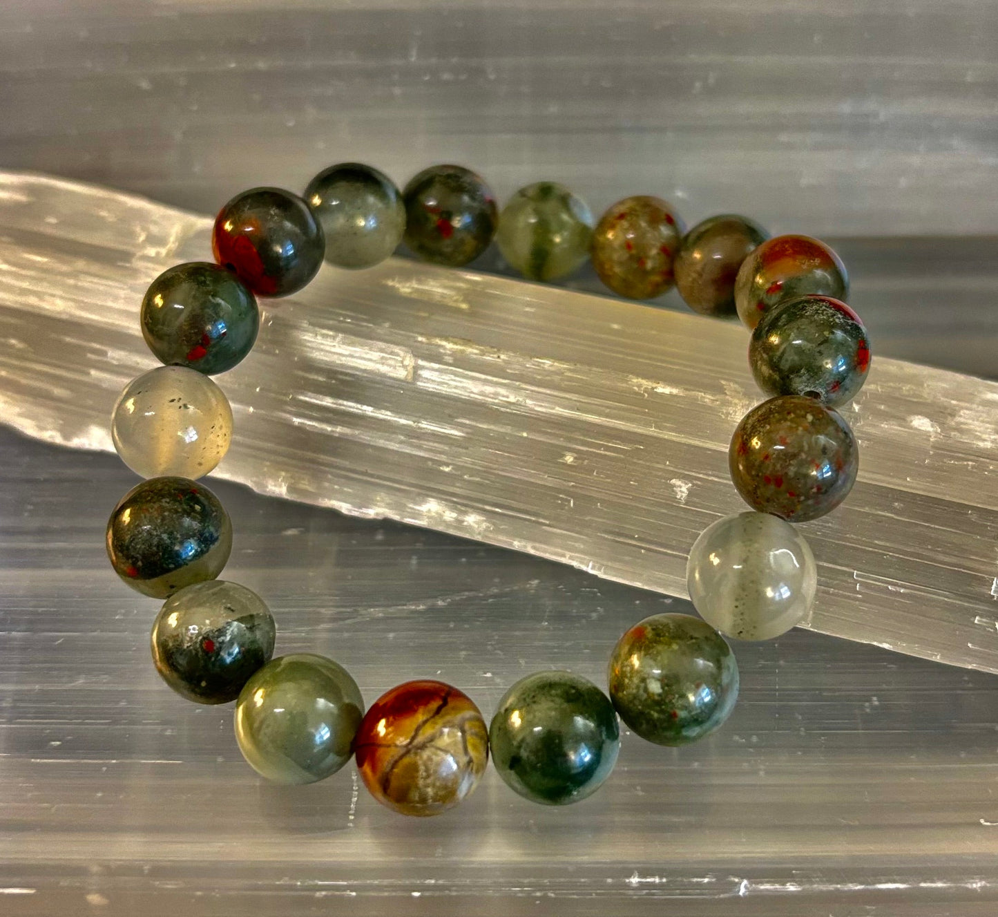 Pulsera de piedra de sangre africana - Pulsera de cuentas de coraje, fuerza y enraizamiento (8mm o 10mm)