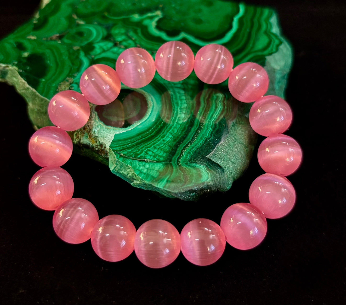 Pulsera Ojo de Gato Rosa (Cuentas de 12mm) – Pulsera Atrevida con Brillo Declarativo