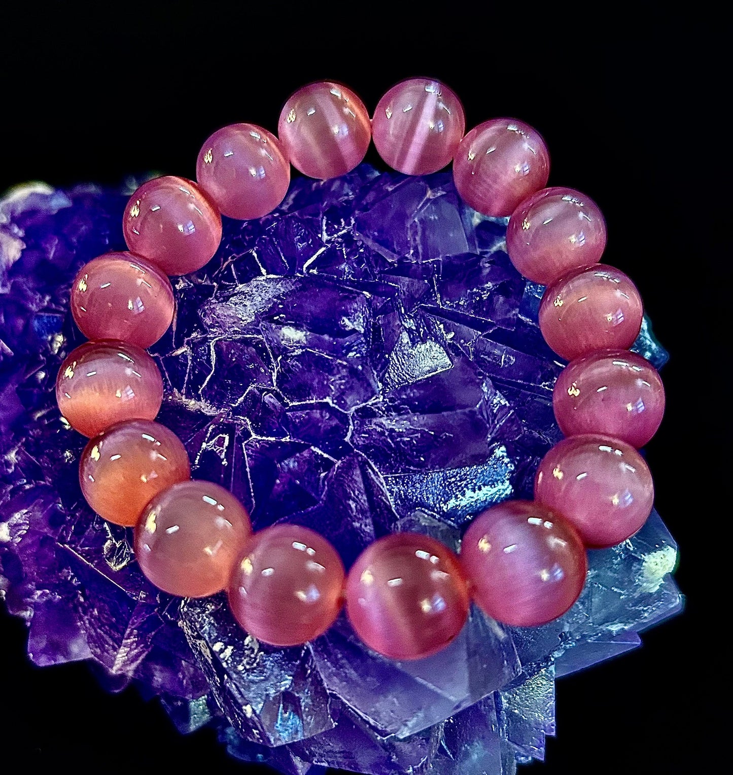 Pulsera Ojo de Gato Rosa (Cuentas de 12mm) – Pulsera Atrevida con Brillo Declarativo