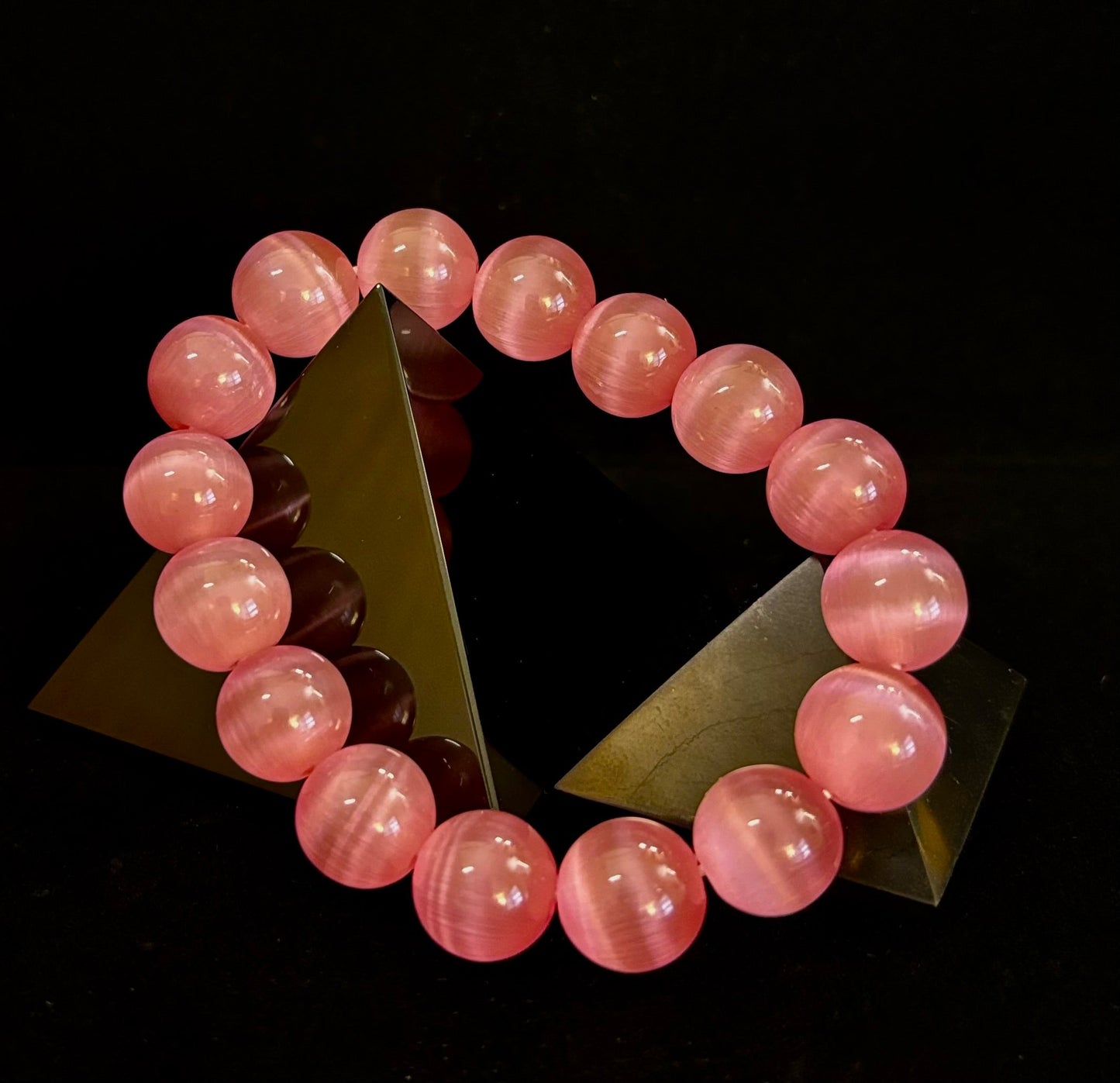 Pulsera Ojo de Gato Rosa (Cuentas de 12mm) – Pulsera Atrevida con Brillo Declarativo