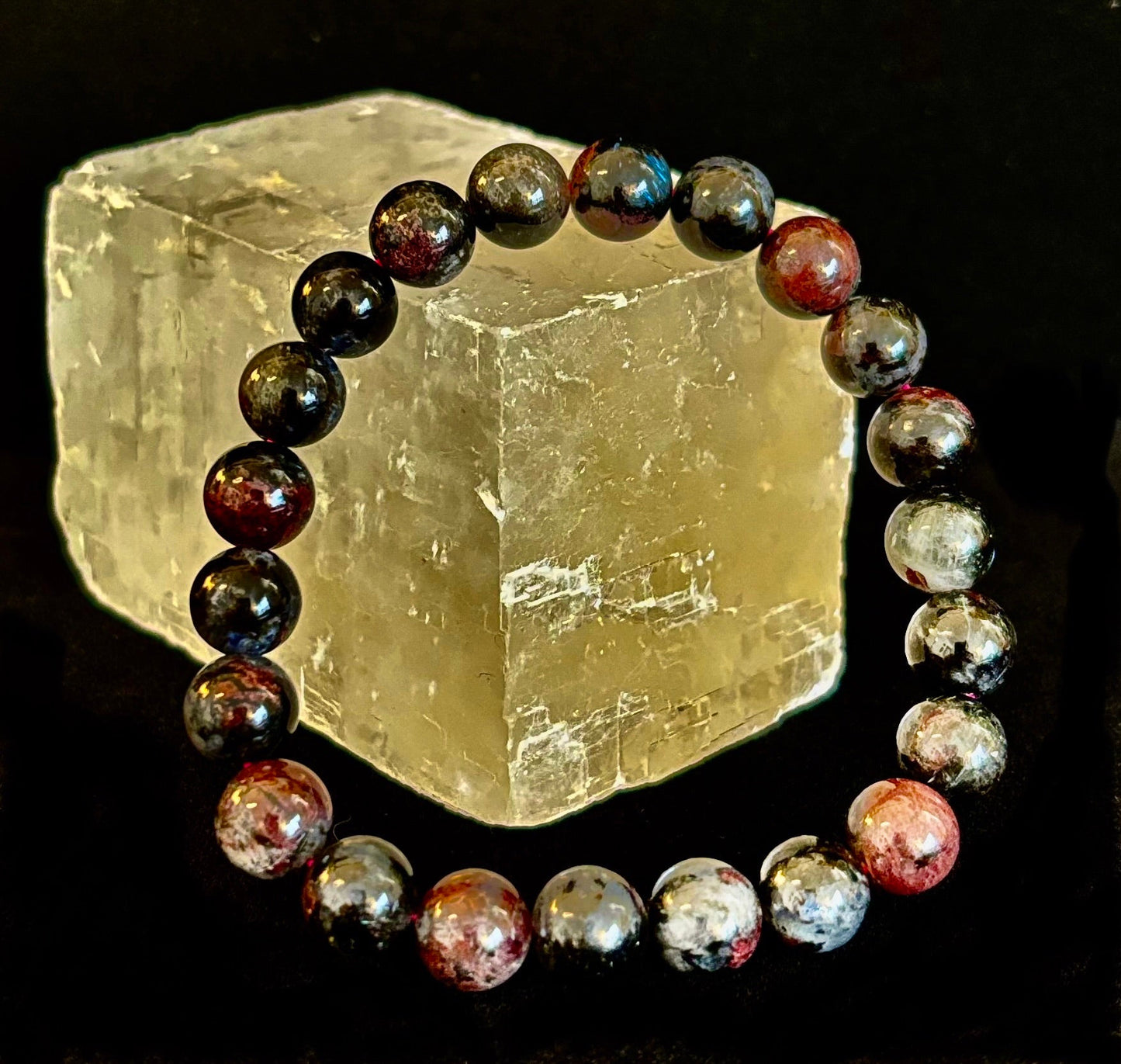 Pulsera de Astrofilita con Granate – Transformación con conexión a tierra y Fuerza apasionada (cuentas de 8mm)