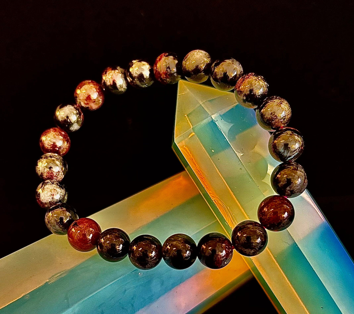 Pulsera de Astrofilita con Granate – Transformación con conexión a tierra y Fuerza apasionada (cuentas de 8mm)