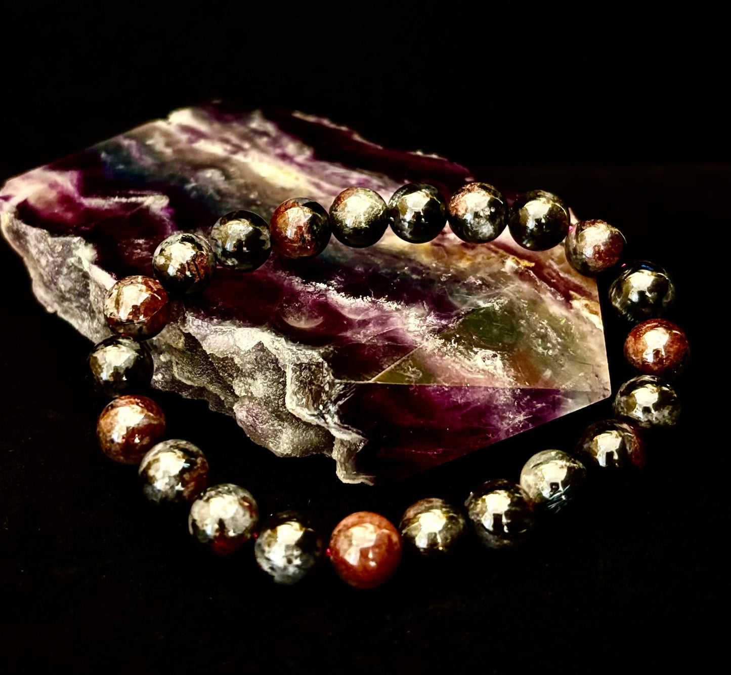 Pulsera de Astrofilita con Granate – Transformación con conexión a tierra y Fuerza apasionada (cuentas de 8mm)