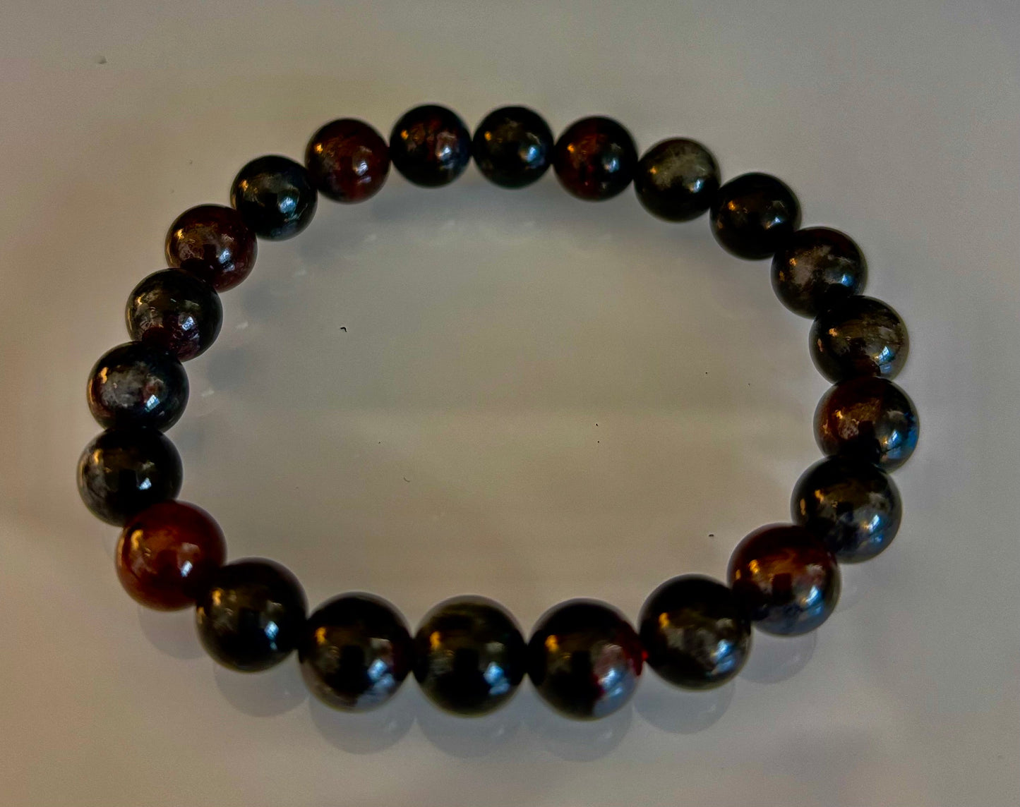 Pulsera de Astrofilita con Granate – Transformación con conexión a tierra y Fuerza apasionada (cuentas de 8mm)
