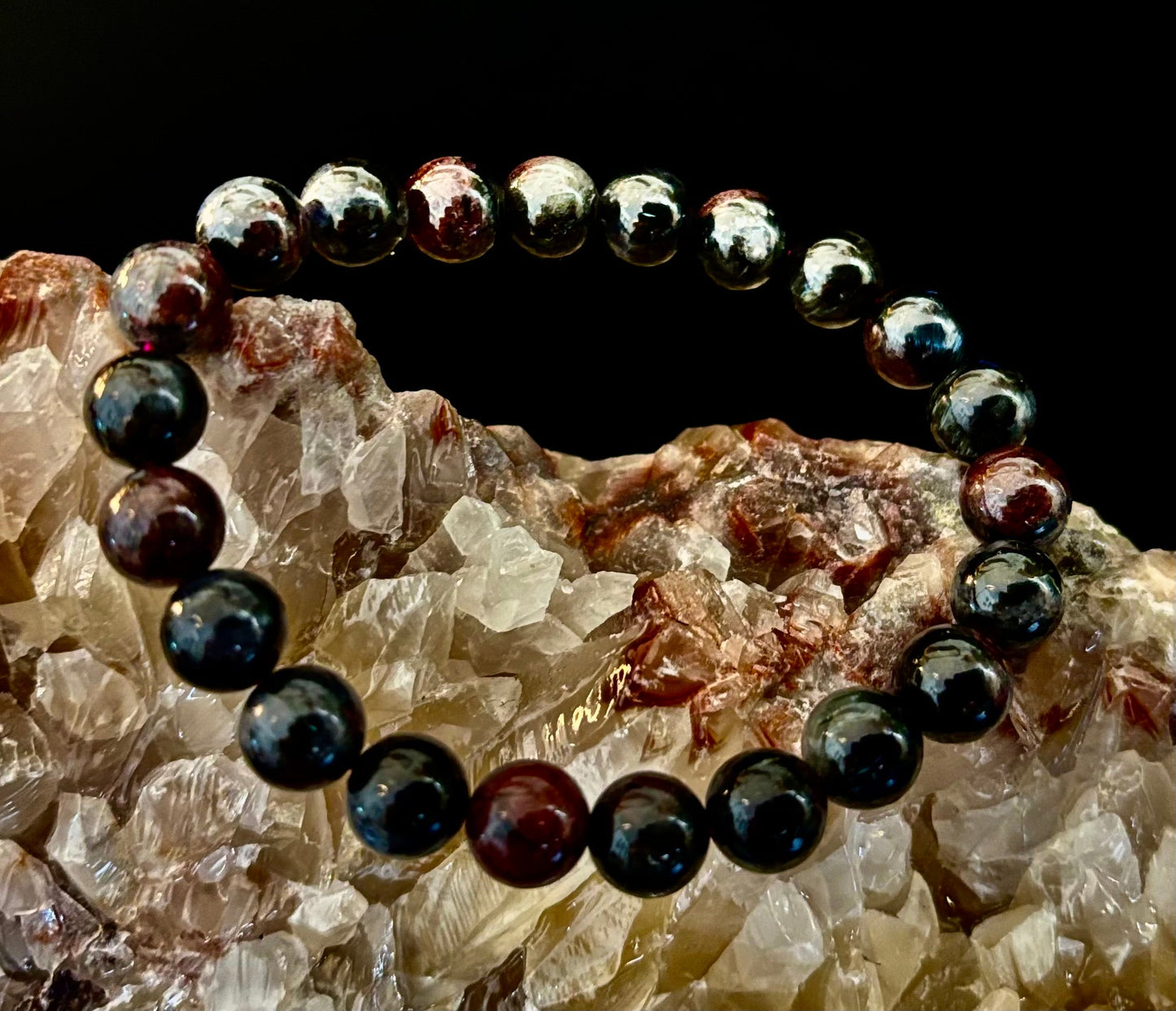 Pulsera de Astrofilita con Granate – Transformación con conexión a tierra y Fuerza apasionada (cuentas de 8mm)
