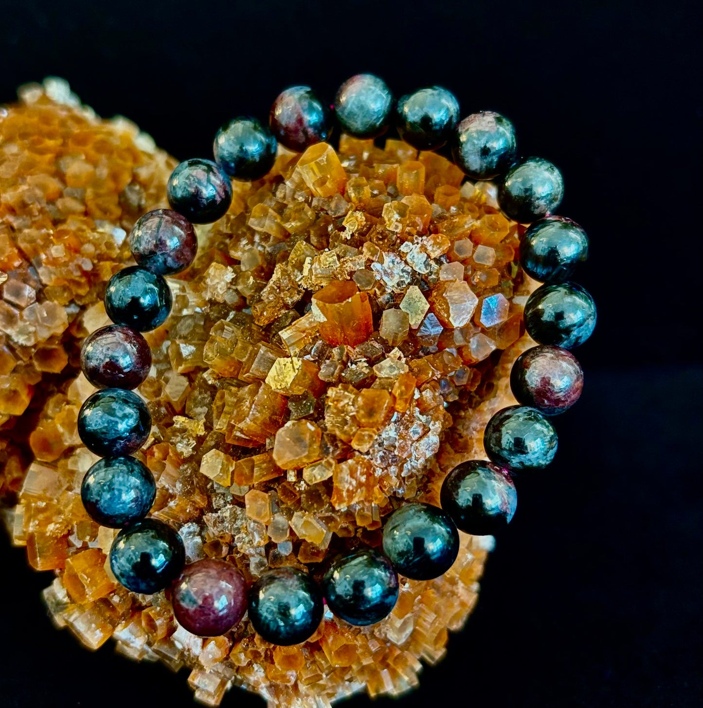Pulsera de Astrofilita con Granate – Transformación con conexión a tierra y Fuerza apasionada (cuentas de 8mm)