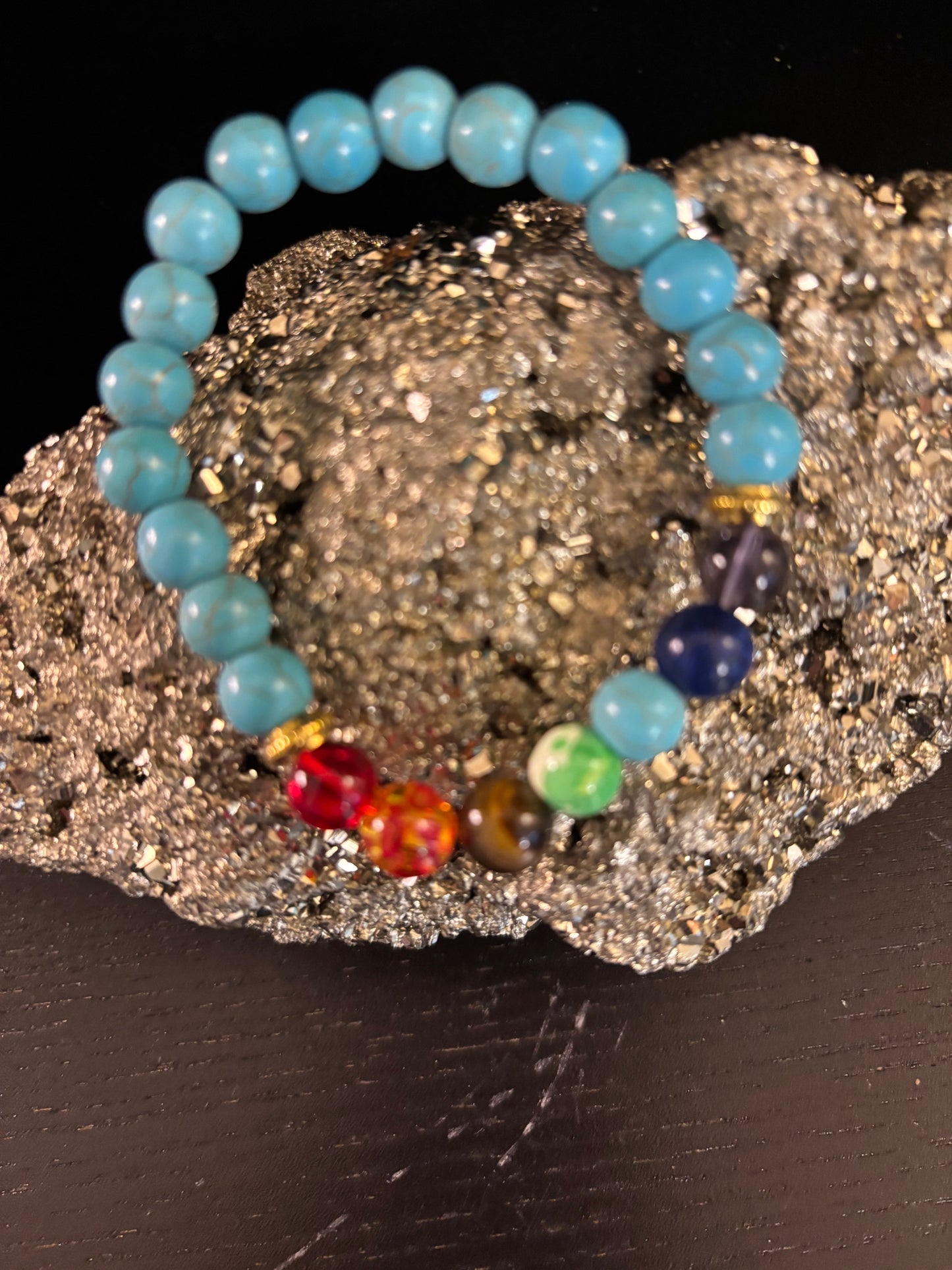 Pulsera curativa de chakras – Cuentas de energía de howlita turquesa con piedras de chakras