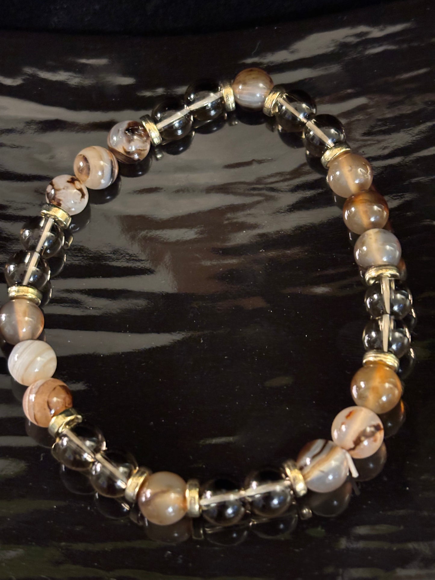 Pulsera bohemia "Elixir del que Piensa Demasiado" – Ágata de Botsuana y Cuarzo Ahumado hechos a mano para el Enraizamiento y la Claridad