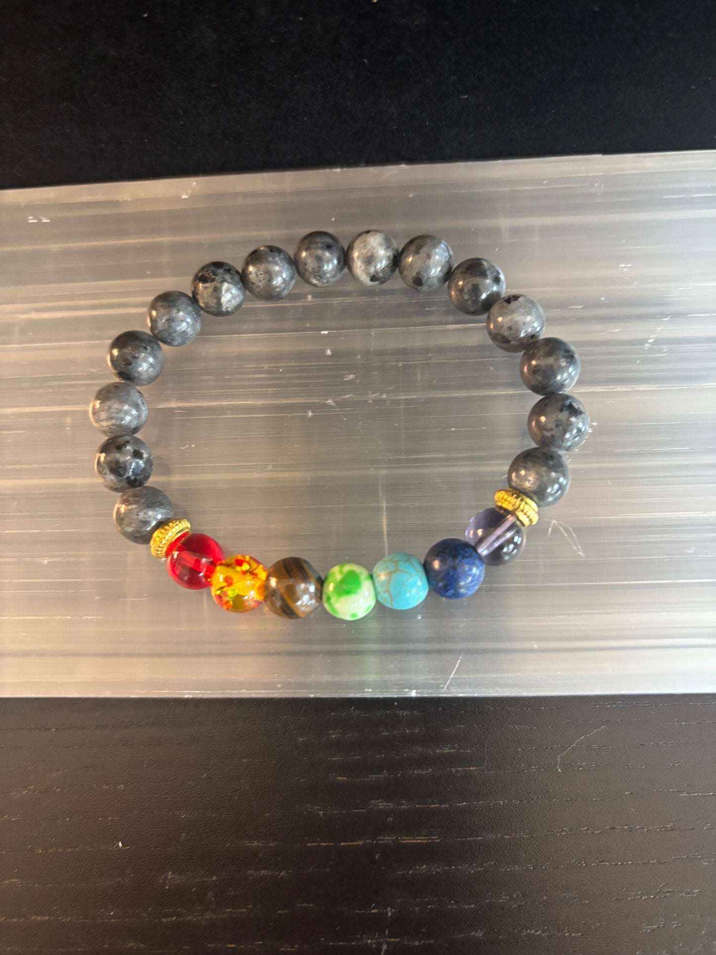 Pulsera para el equilibrio energético Chakra y espectrolita negra