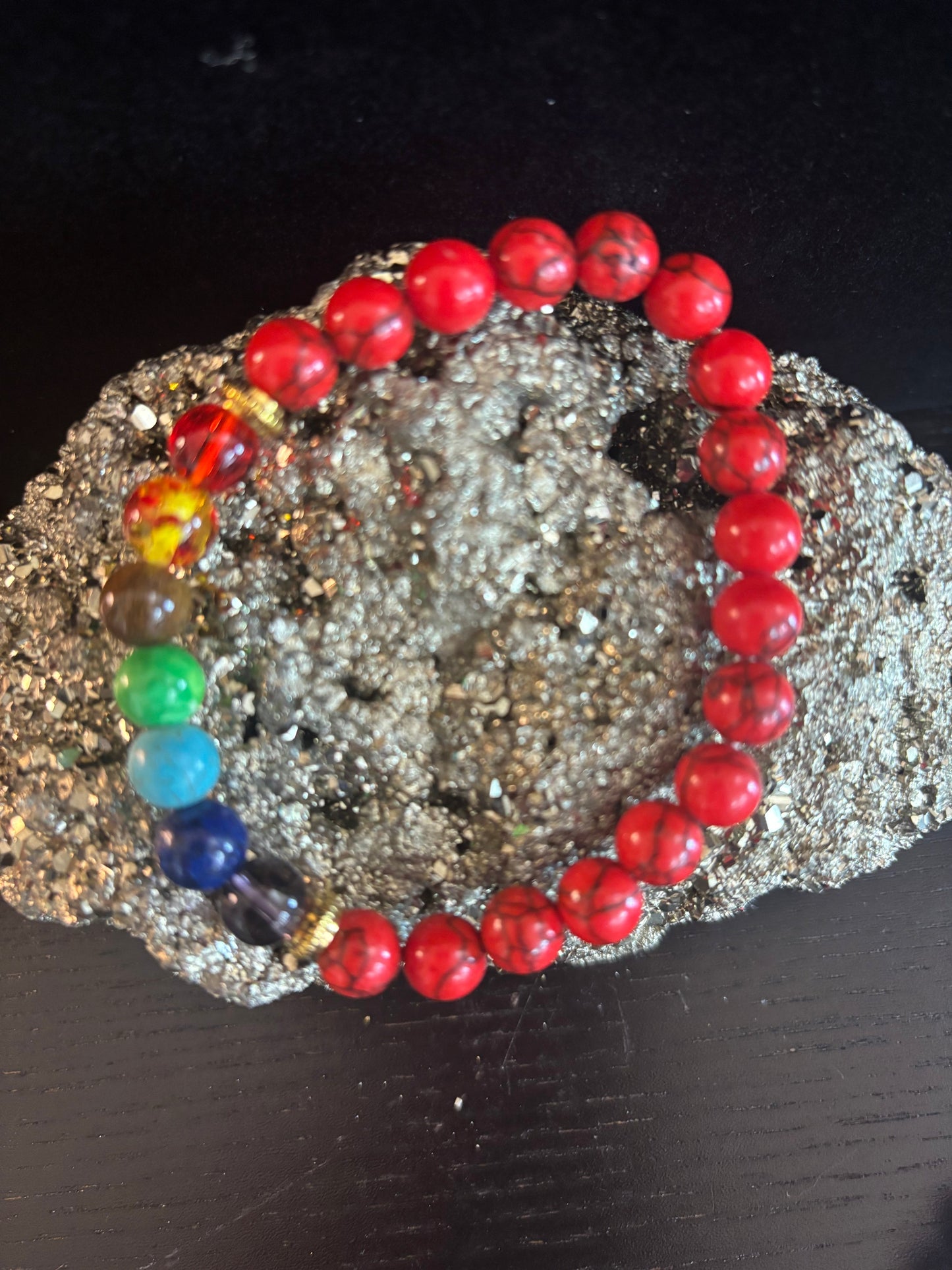 Pulsera energética de alineación de Chakras y Turquesa Roja – Cuentas de 8 mm para protección espiritual y vitalidad (muñecas medianas)