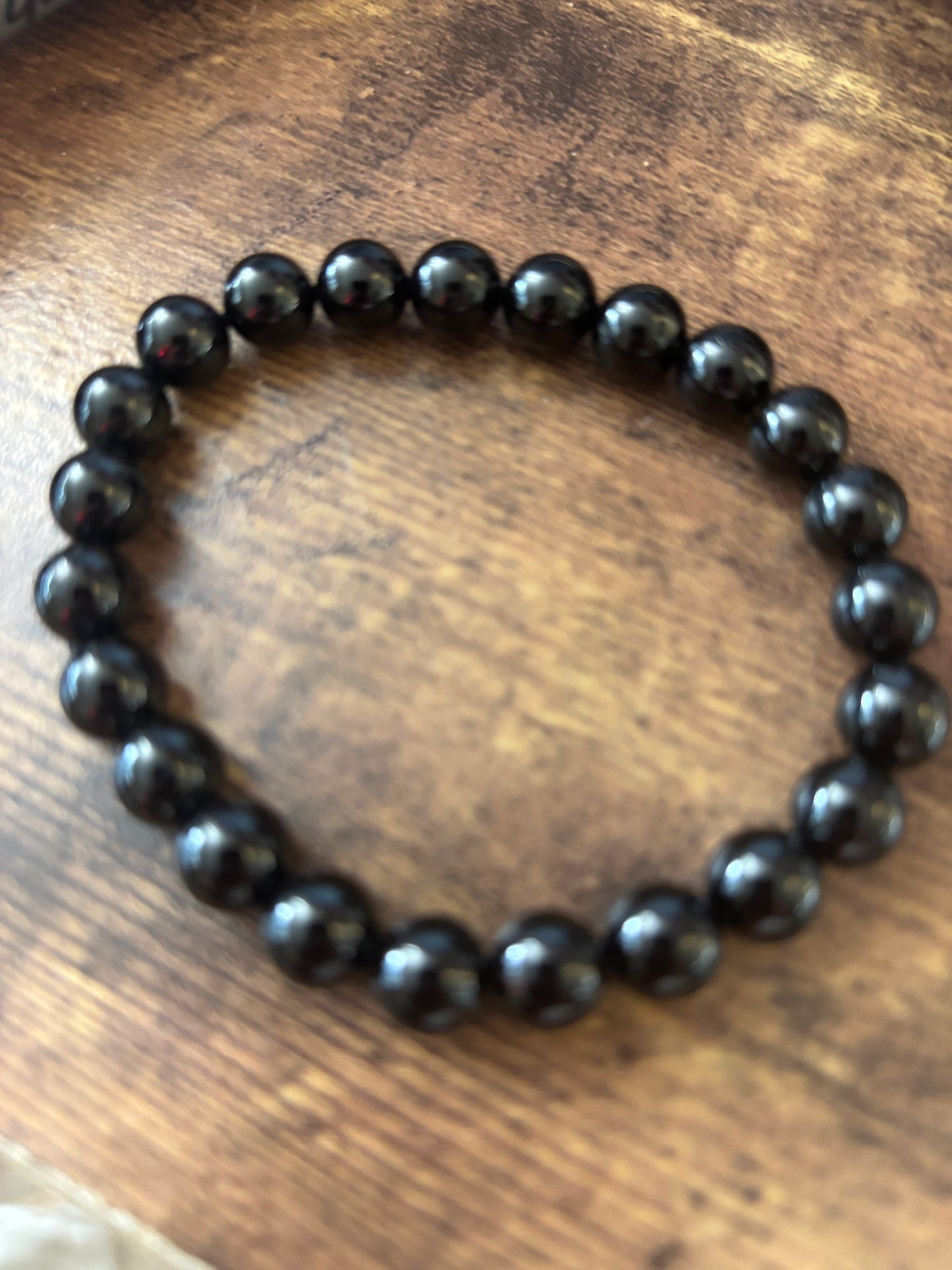 Pulsera de azabache – Limpiador de energía, sanador emocional y protección ligera (muñecas medianas)