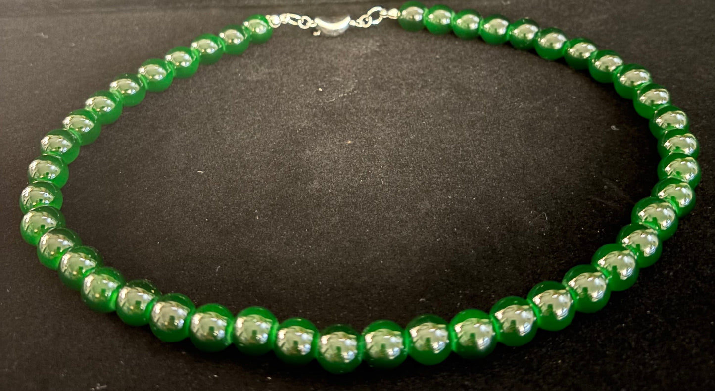 Gargantilla de cuentas verde esmeralda de 8 mm – Atrevida, Atemporal y Vibrante 💚✨