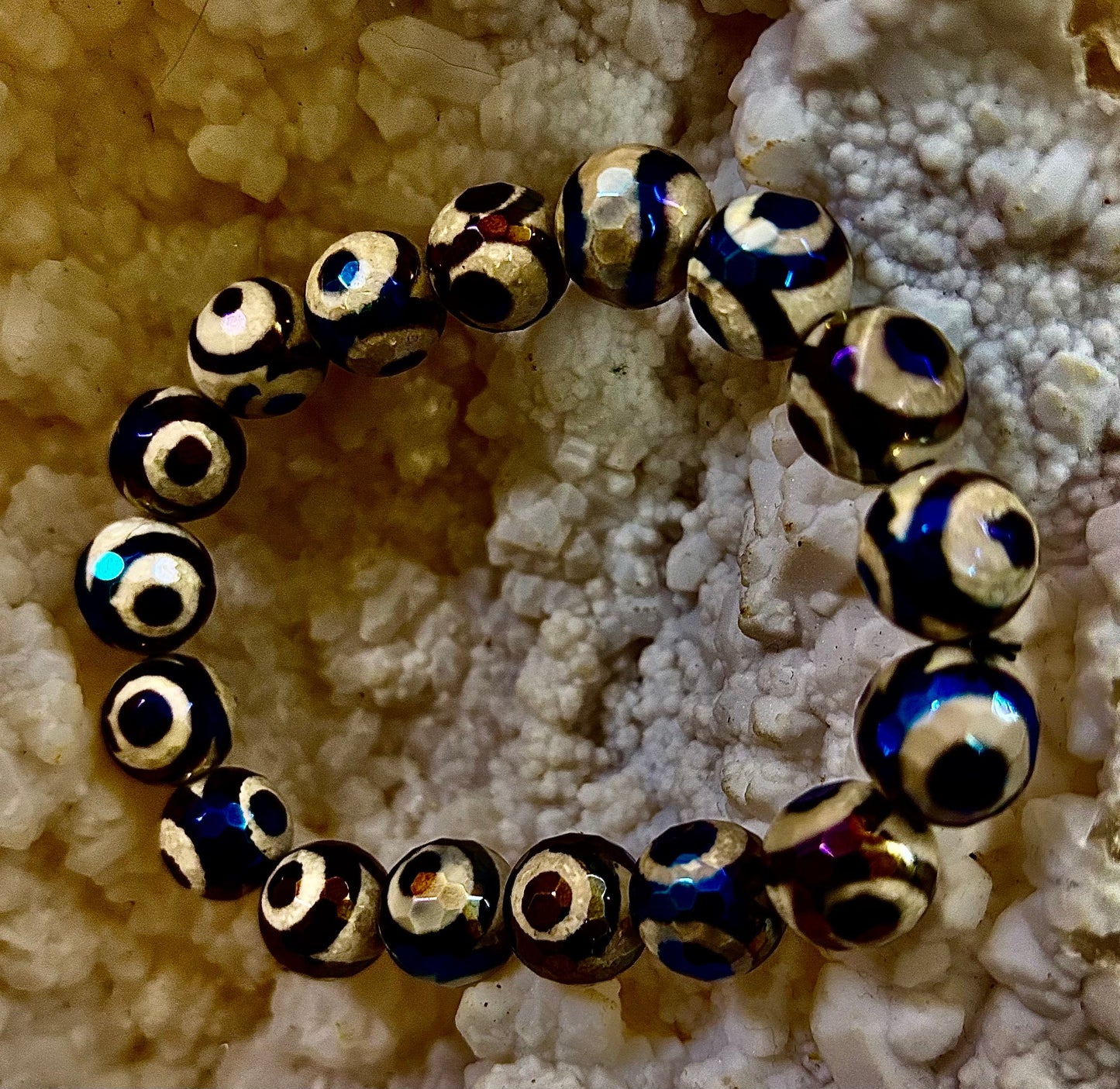 Pulsera de ojo turco de ágata mexicana — Pulsera de cuentas de ágata natural extraída de la tierra inspirada en Puerto Vallarta (12 mm, para muñecas medianas a grandes)