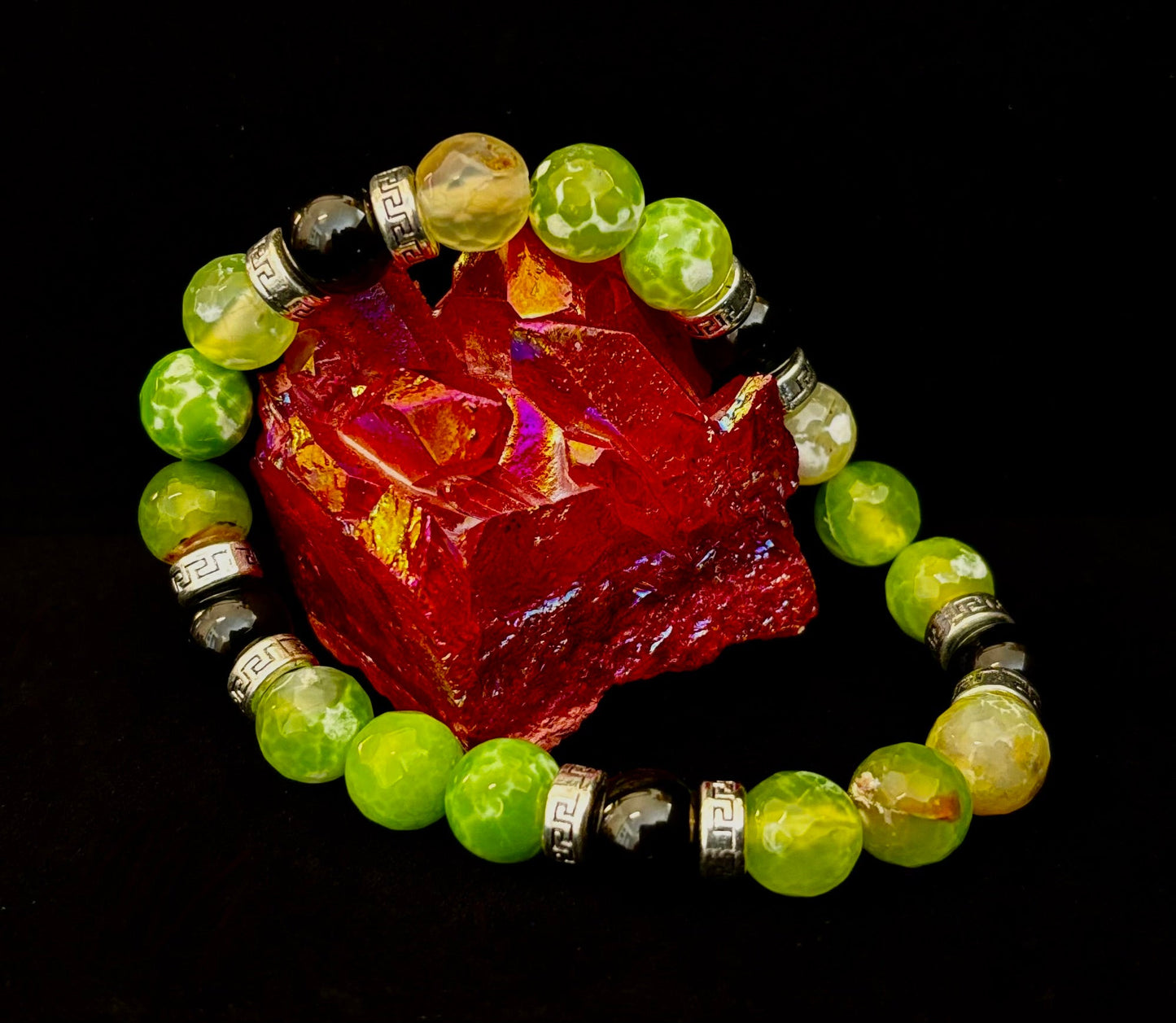 Pulsera elástica de ágata verde y ónice negro — Pulsera hecha a mano de piedras naturales con separadores de plata para muñecas grandes a extragrandes (7.5"–8.5")