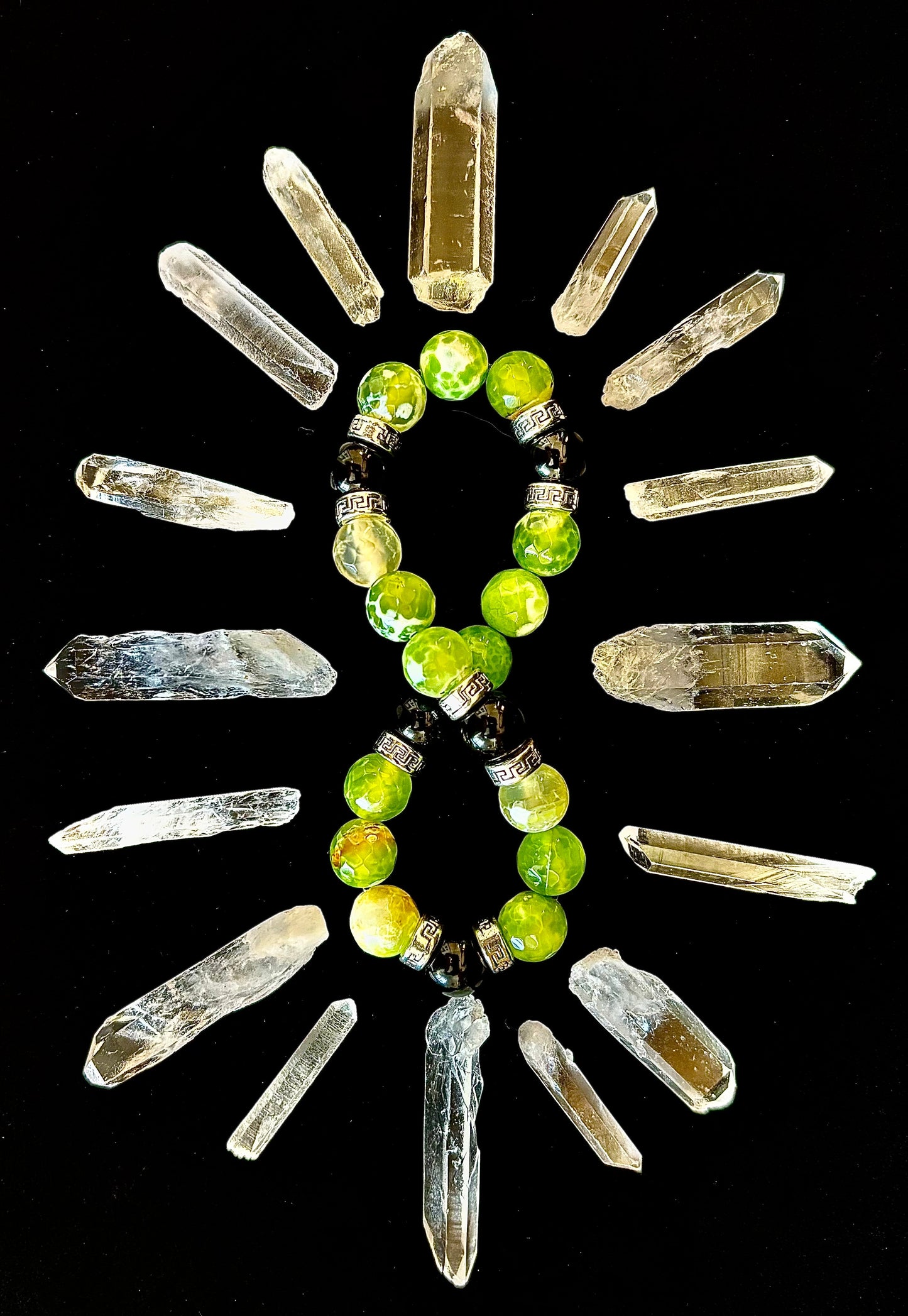 Pulsera elástica de ágata verde y ónice negro — Pulsera hecha a mano de piedras naturales con separadores de plata para muñecas grandes a extragrandes (7.5"–8.5")