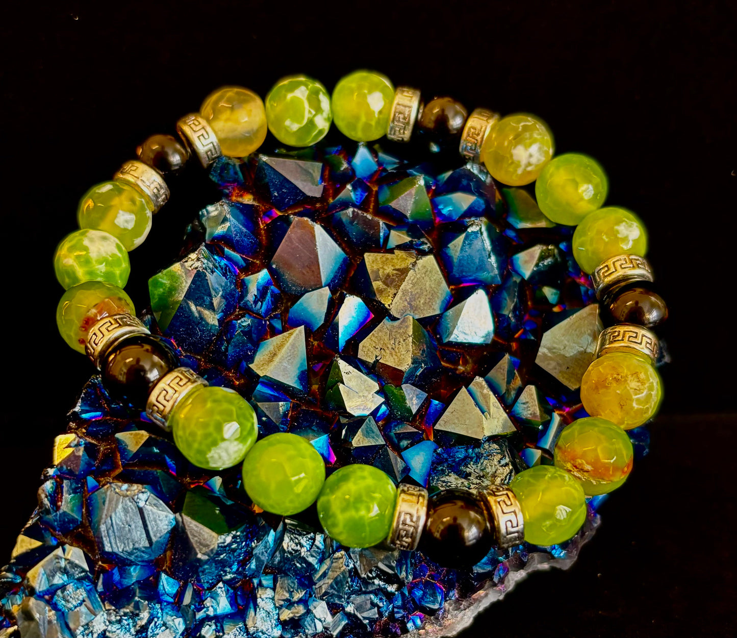 Pulsera elástica de ágata verde y ónice negro — Pulsera hecha a mano de piedras naturales con separadores de plata para muñecas grandes a extragrandes (7.5"–8.5")