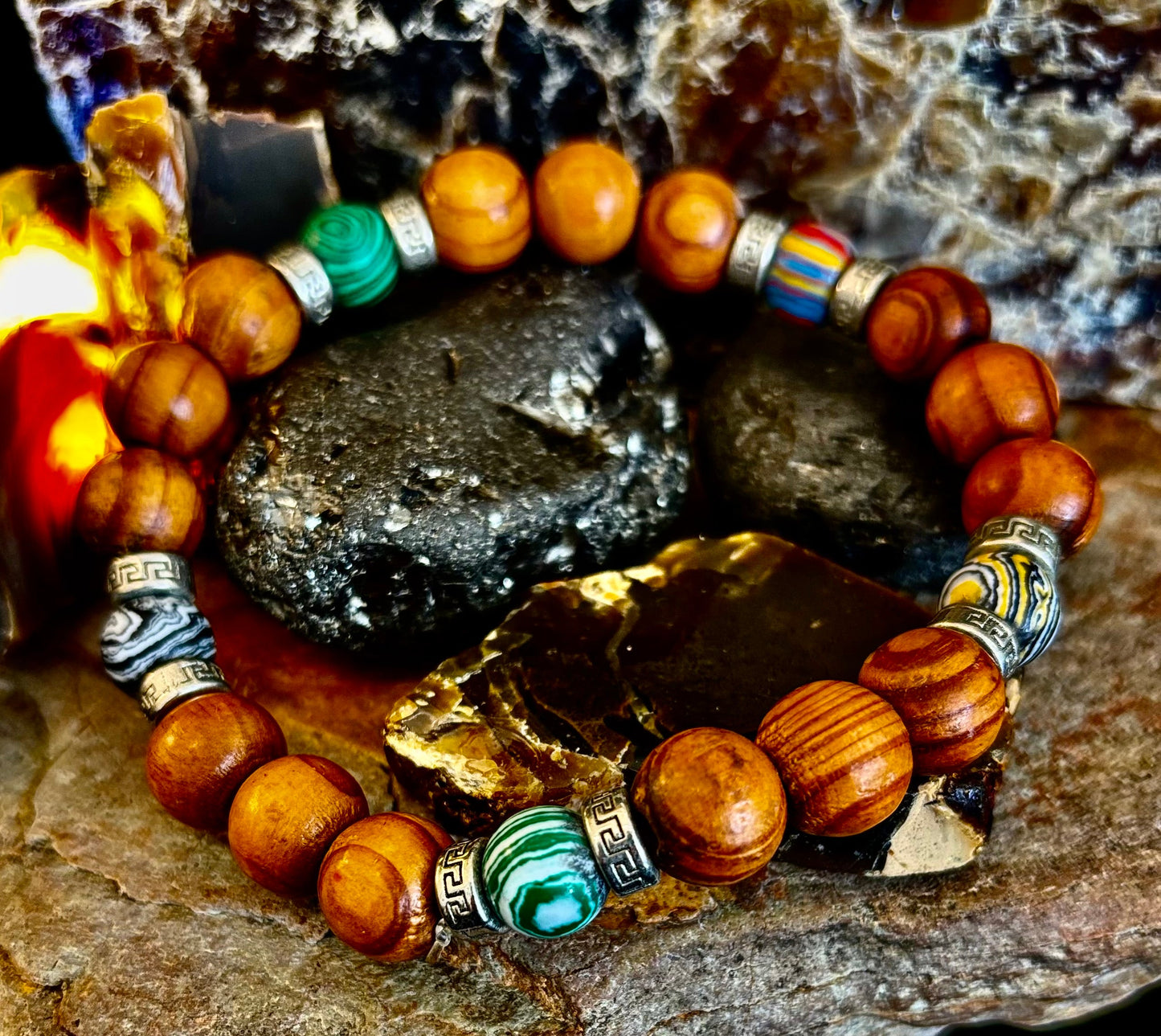 Madera de Palma de Coco con Piedras Naturales Mixtas (Muñecas XL de 8.5"-9.5")