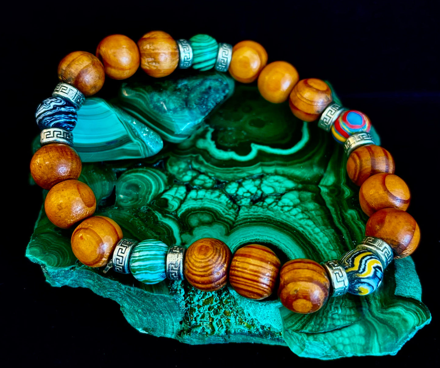 Madera de Palma de Coco con Piedras Naturales Mixtas (Muñecas XL de 8.5"-9.5")