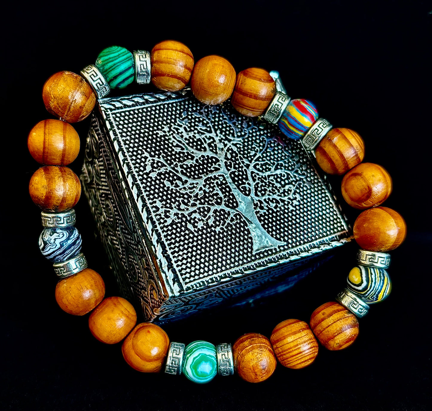 Madera de Palma de Coco con Piedras Naturales Mixtas (Muñecas XL de 8.5"-9.5")