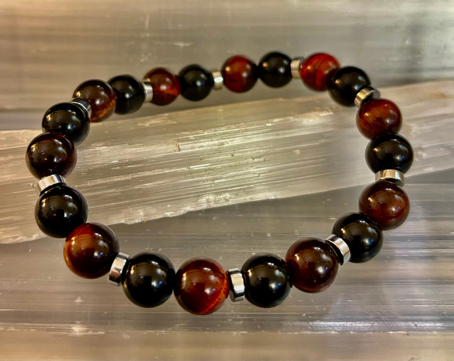 Pulsera energética Ojo de Tigre y Ónix Negro — Hecha a mano en Puerto Vallarta, México — Pulsera de piedras de protección y confianza para muñecas grandes