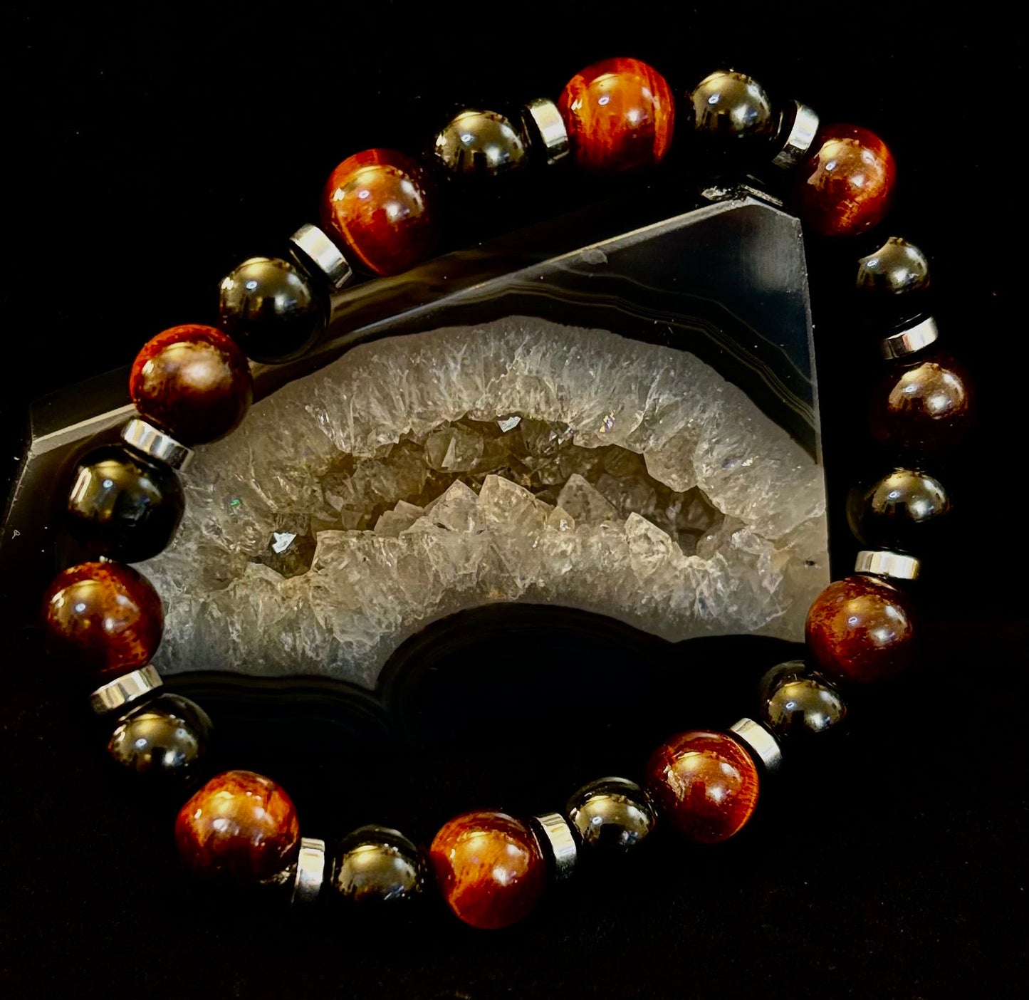 Pulsera energética Ojo de Tigre y Ónix Negro — Hecha a mano en Puerto Vallarta, México — Pulsera de piedras de protección y confianza para muñecas grandes